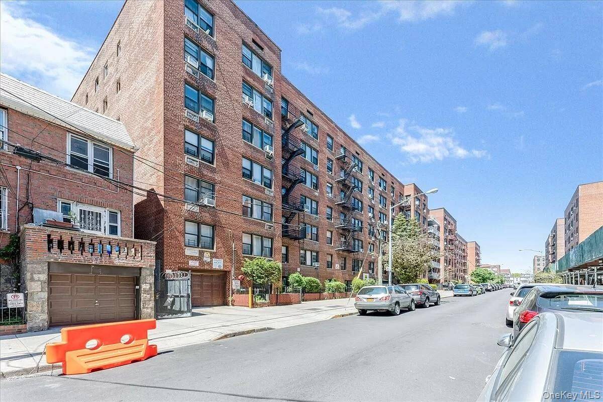 83-25 Vietor AVE #5C, Elmhurst, NY 11373