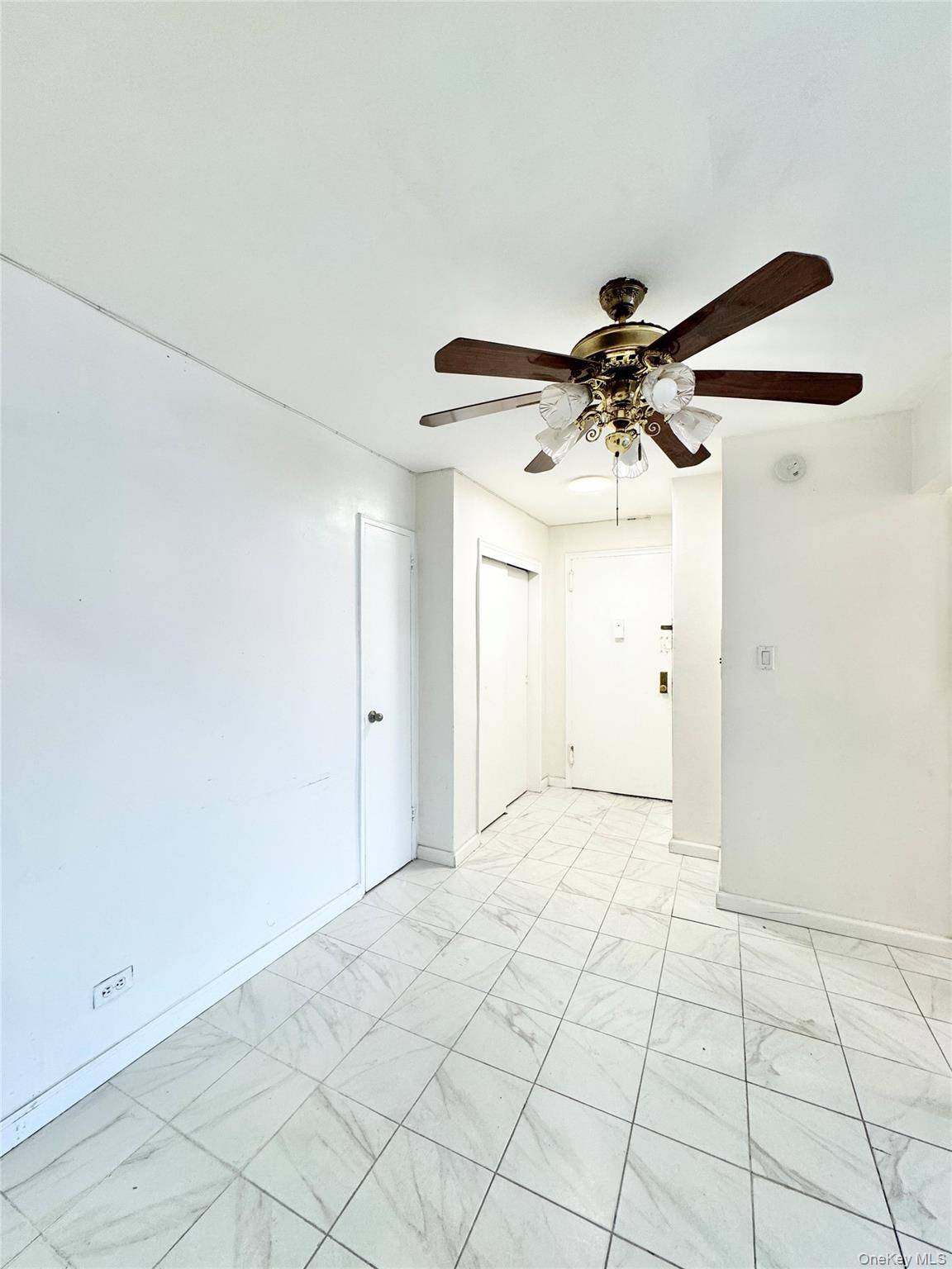 83-25 Vietor AVE #5C, Elmhurst, NY 11373