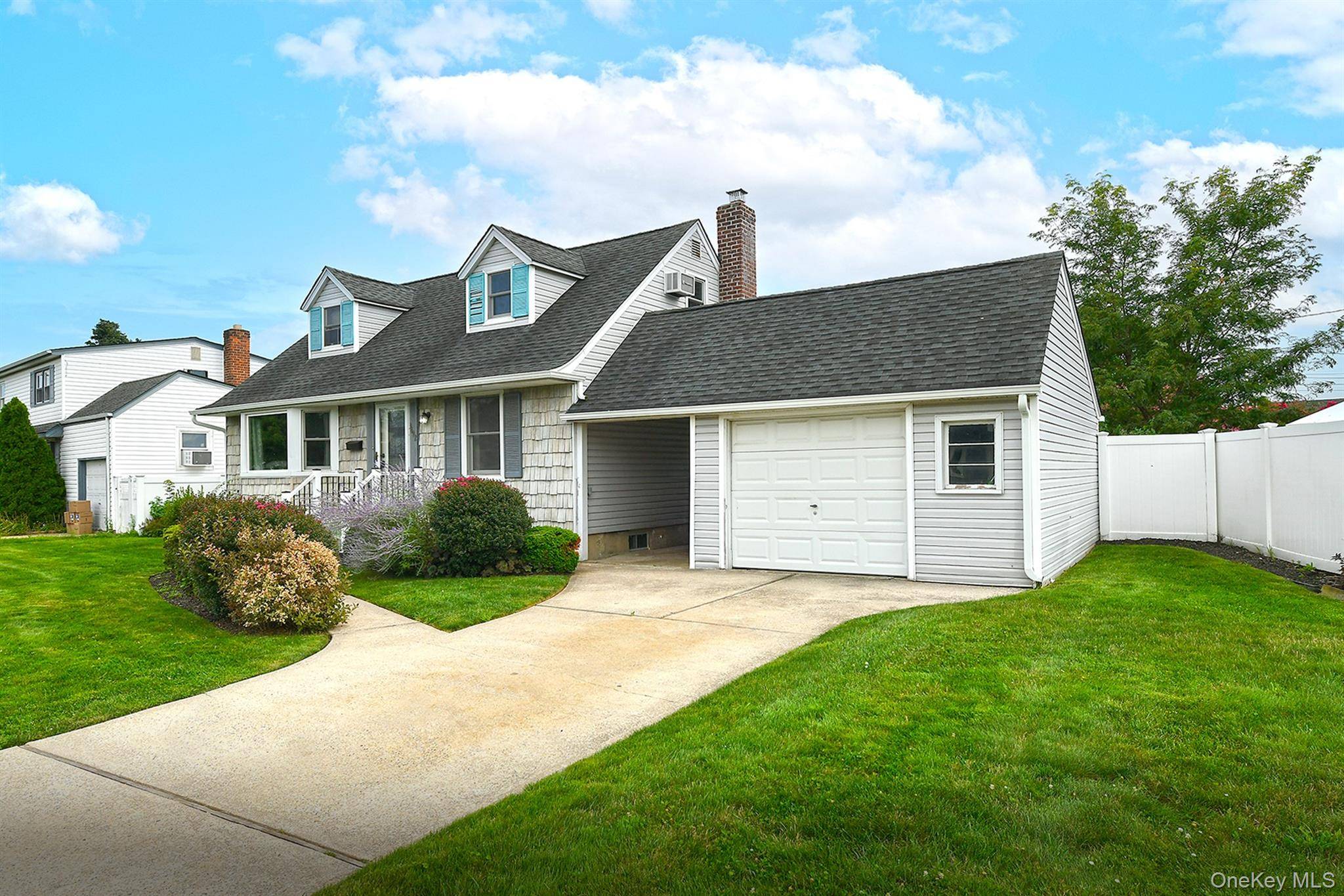 3642 Lark ST, Levittown, NY 11756