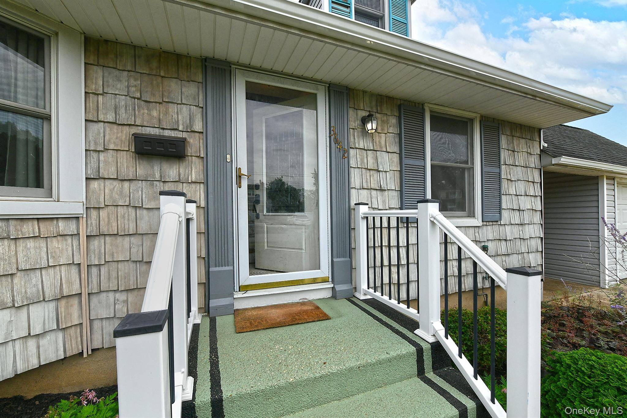 3642 Lark ST, Levittown, NY 11756