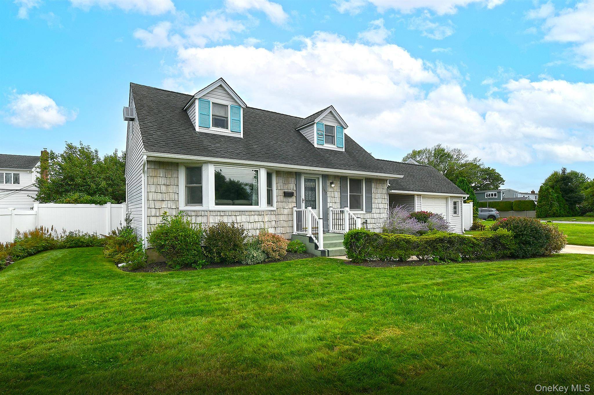 3642 Lark ST, Levittown, NY 11756