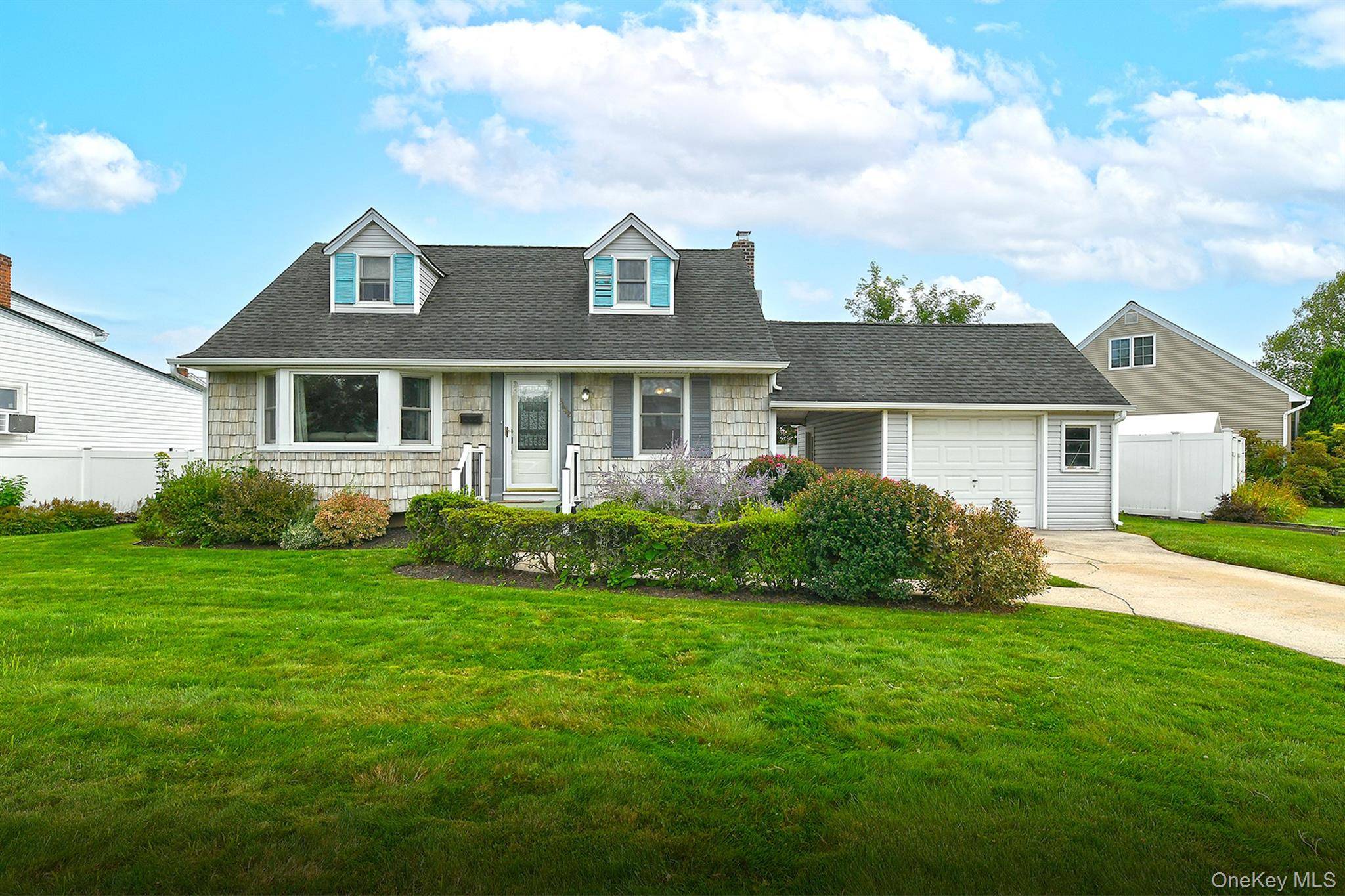 3642 Lark ST, Levittown, NY 11756