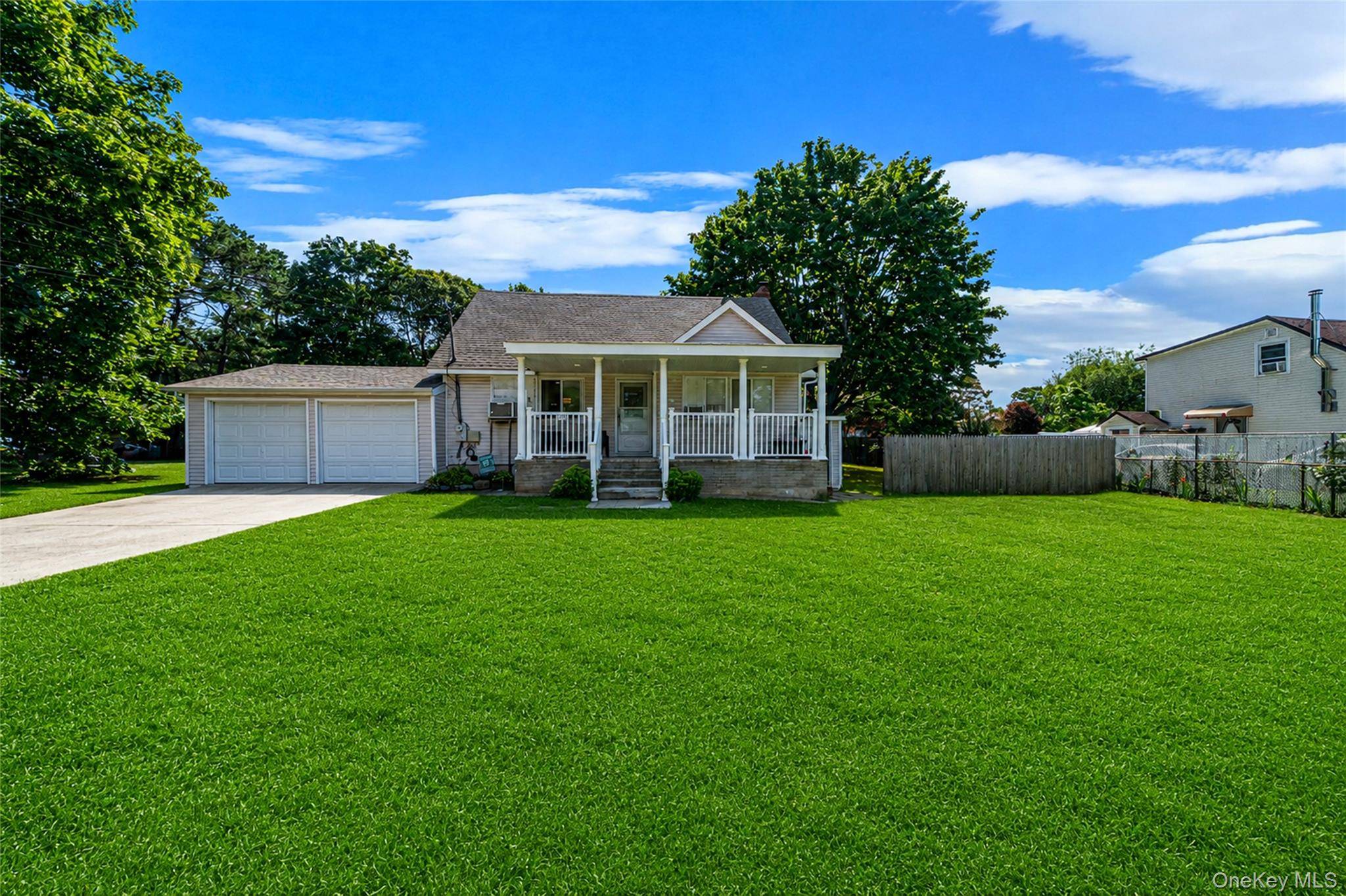 1641 E 3rd AVE, Bay Shore, NY 11706