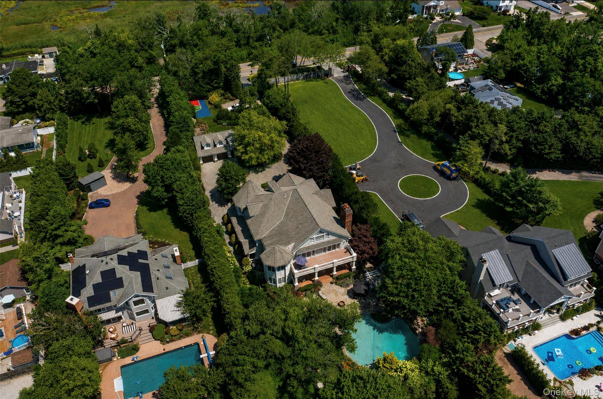 608 Shore DR, Oakdale, NY 11769
