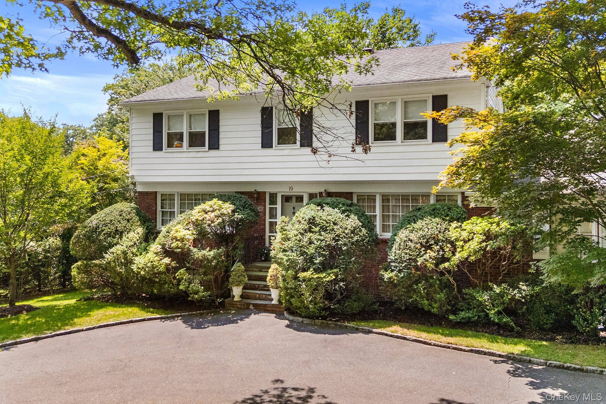 19 Carlton RD, Bronxville, NY 10708