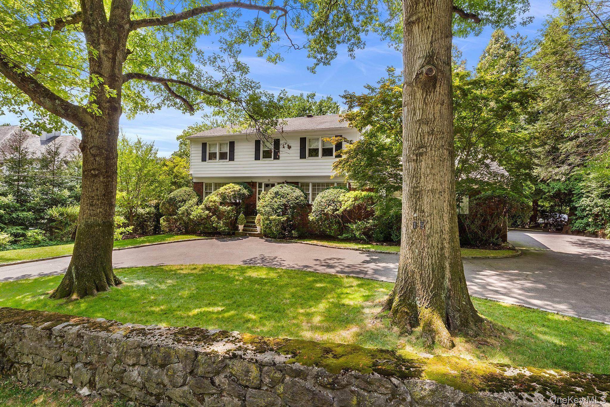 19 Carlton RD, Bronxville, NY 10708