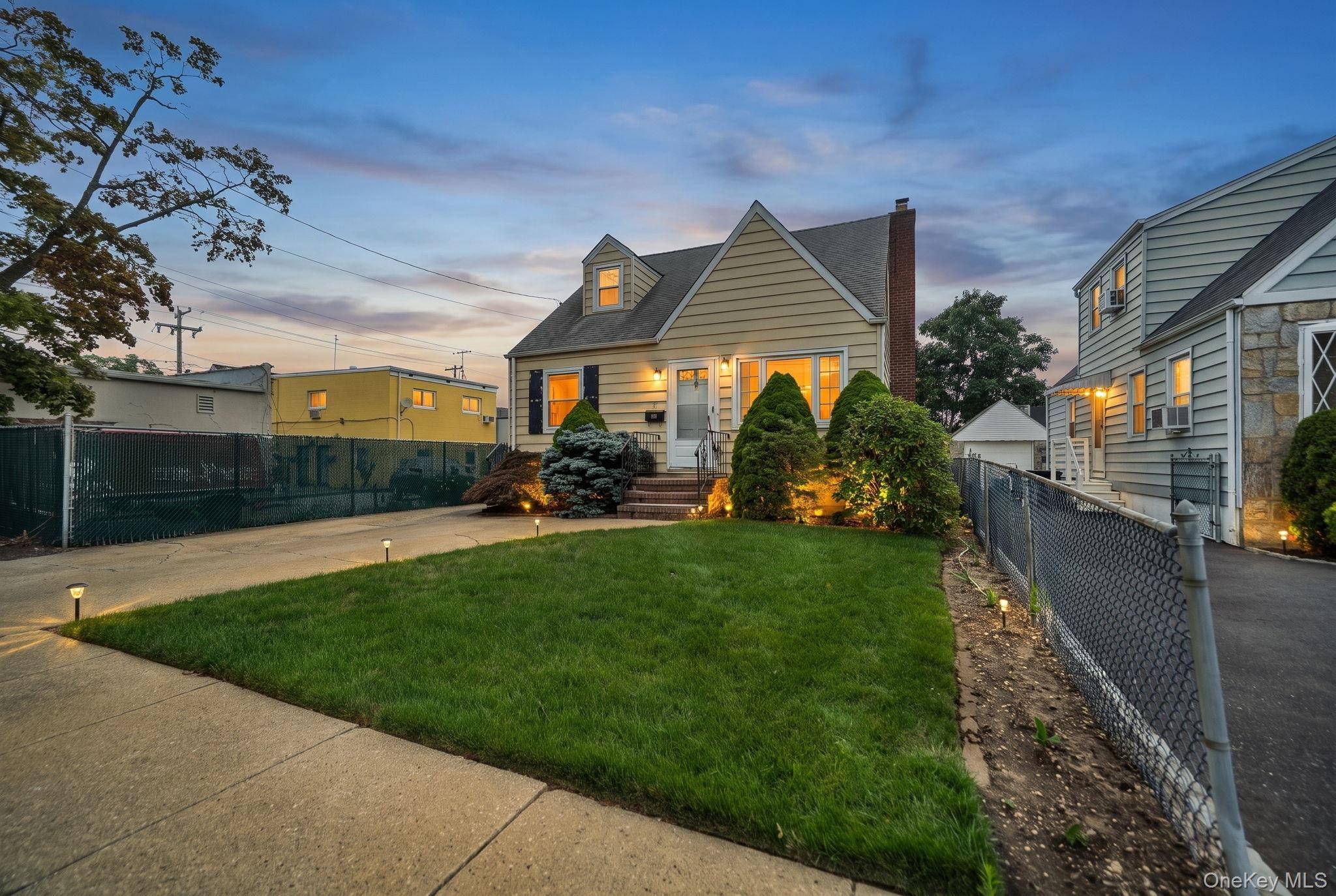 6 Lippold ST, Merrick, NY 11566