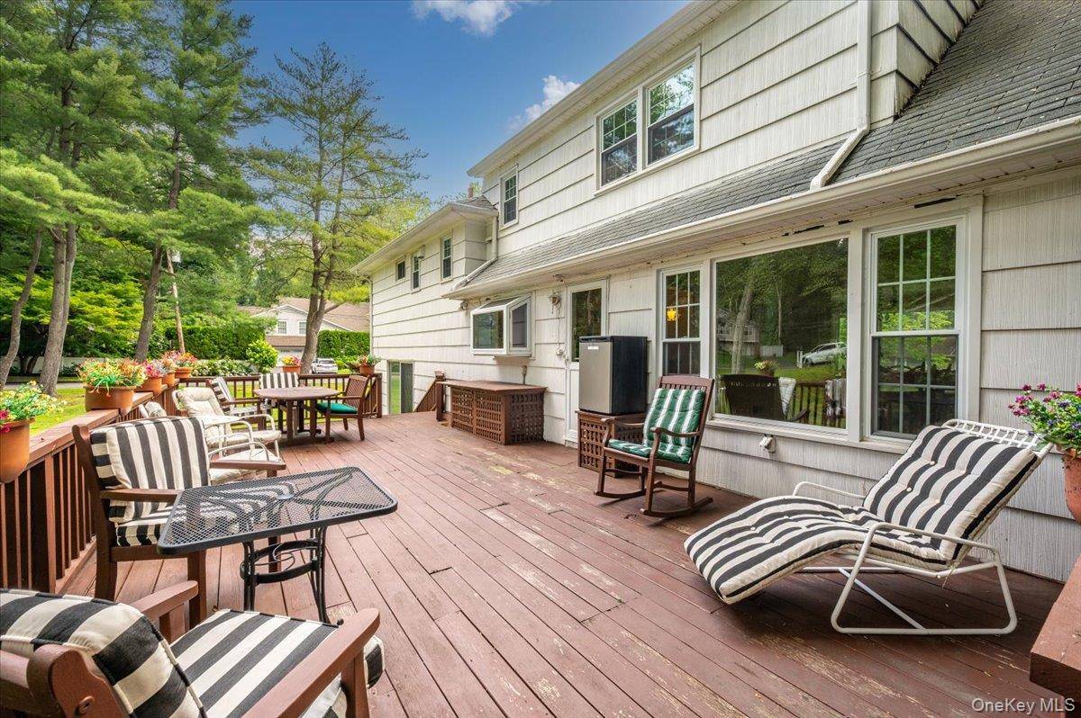27 Meadowlark RD, Rye Brook, NY 10573