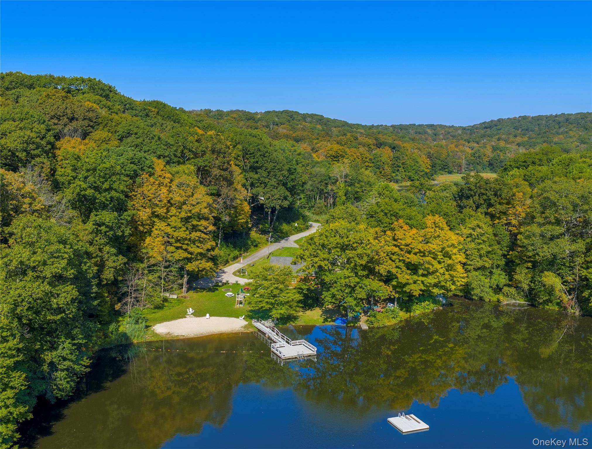 22 Hickory LN, Pawling, NY 12564