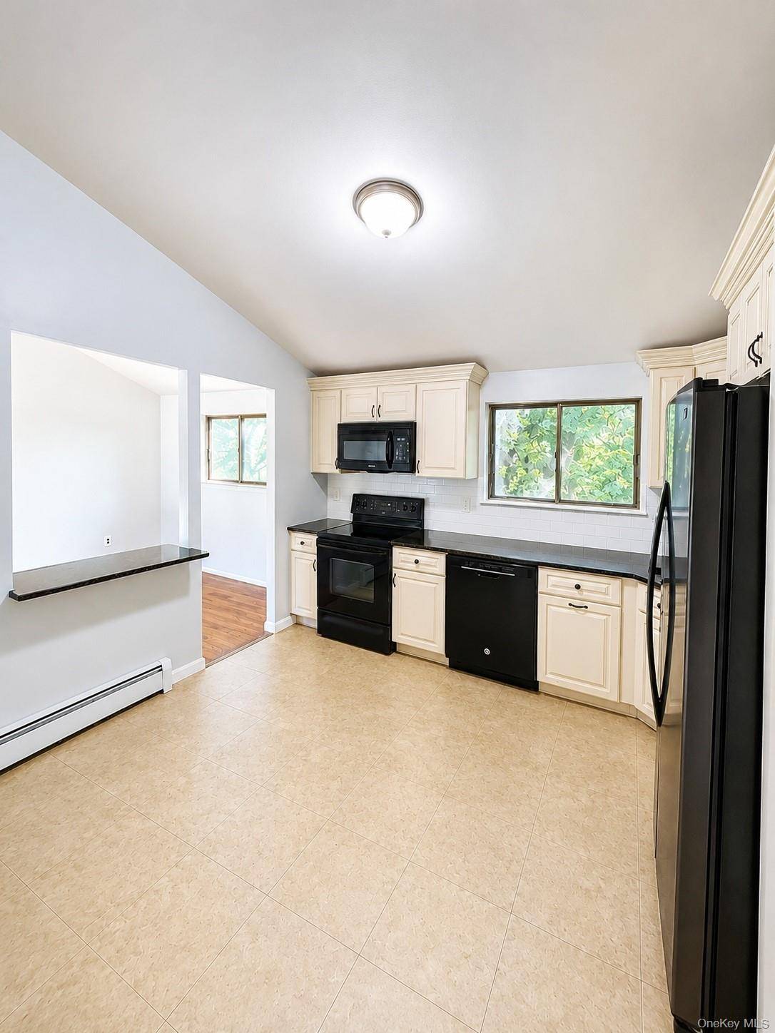 150 8th AVE, Holtsville, NY 11742