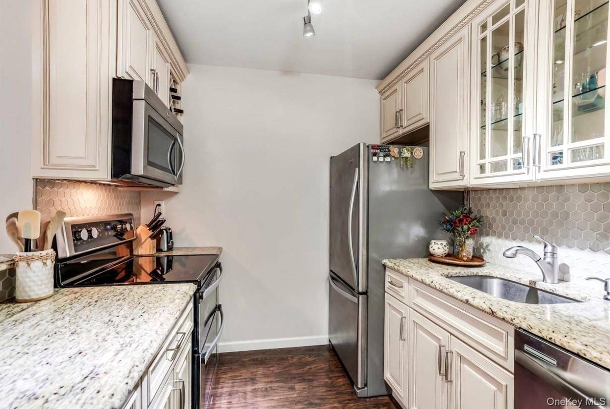 91 Richmond BLVD #3A, Ronkonkoma, NY 11779