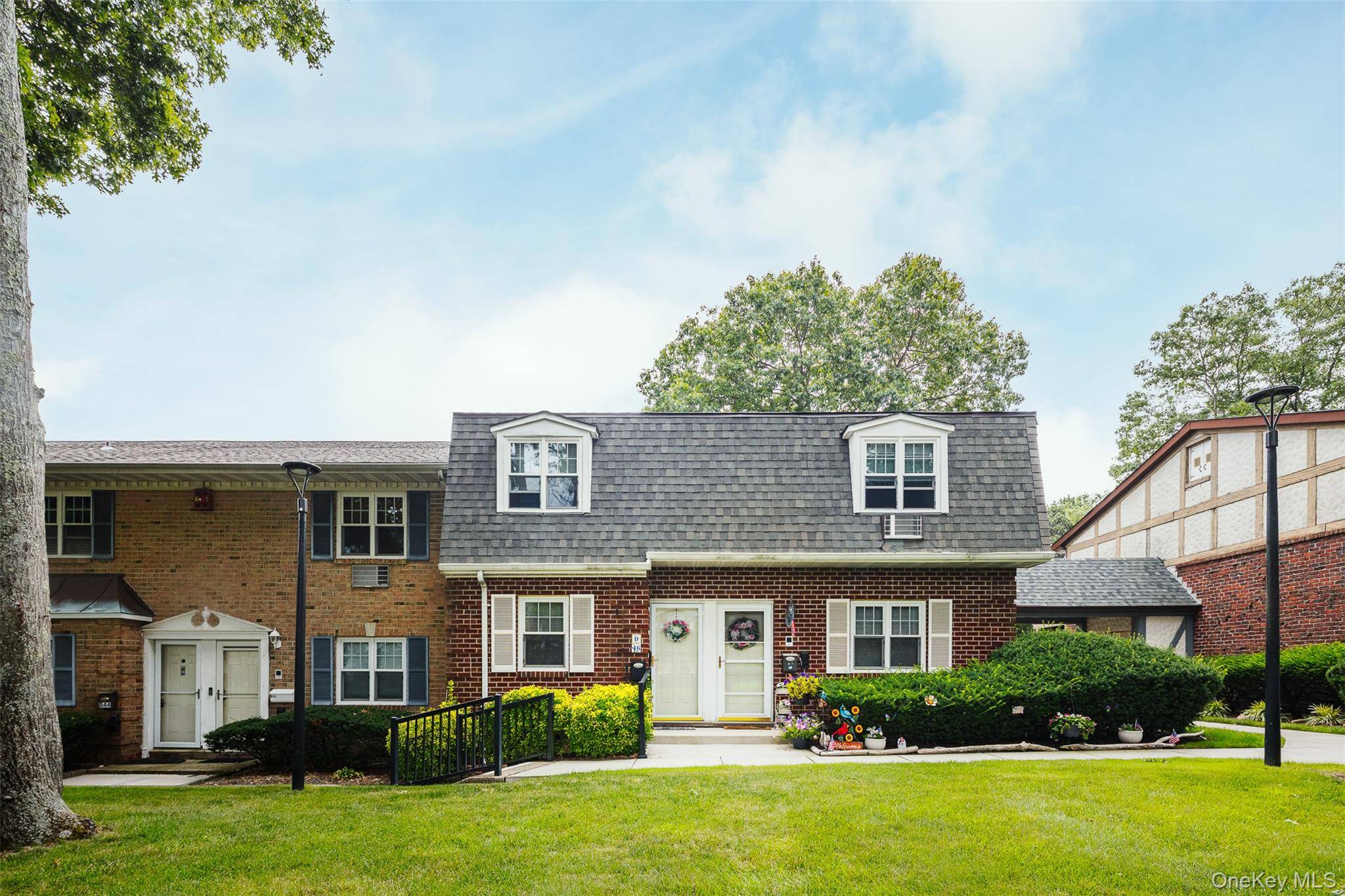 11 Glen Hollow DR #D46, Holtsville, NY 11742