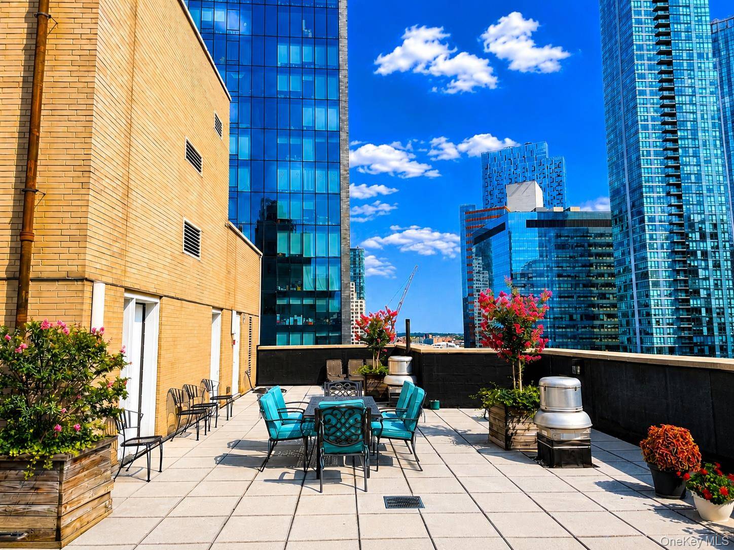 2415 Queens PLZ #6B, Long Island City, NY 11101
