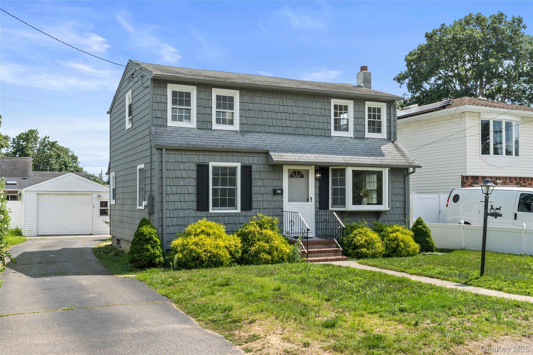 718 Elmwood RD, West Babylon, NY 11704