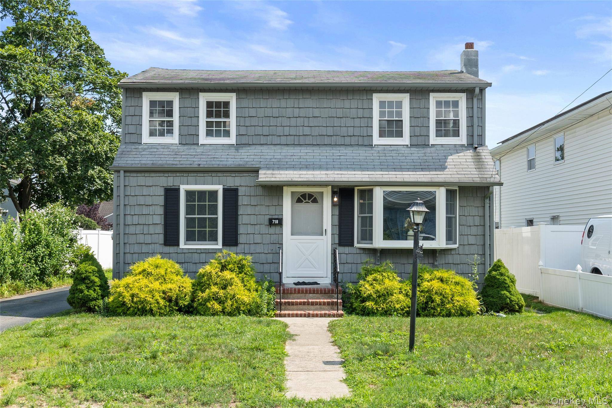 718 Elmwood RD, West Babylon, NY 11704