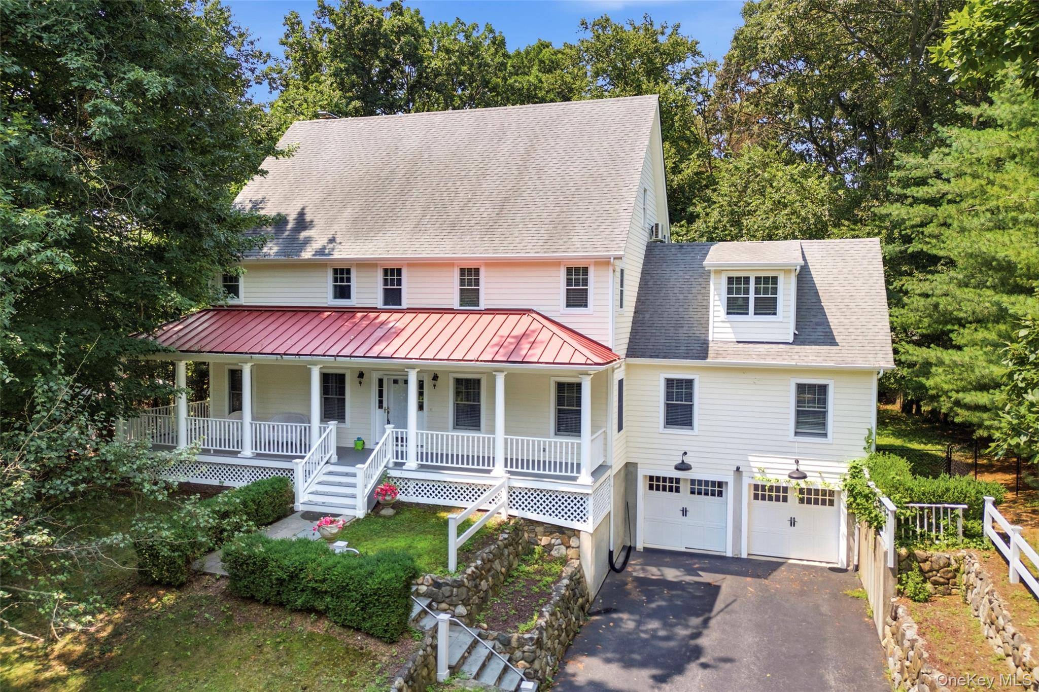 17 Nadworny LN, Stony Brook, NY 11790