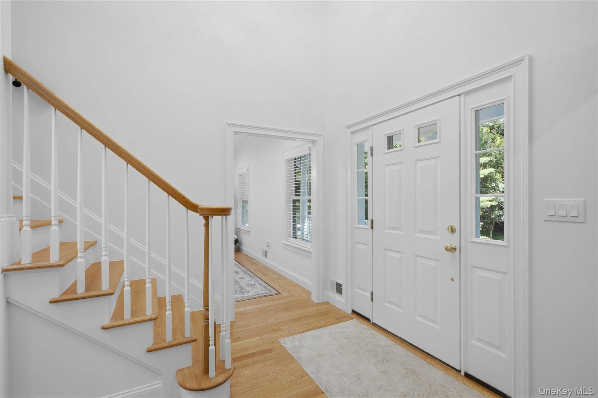 17 Nadworny LN, Stony Brook, NY 11790