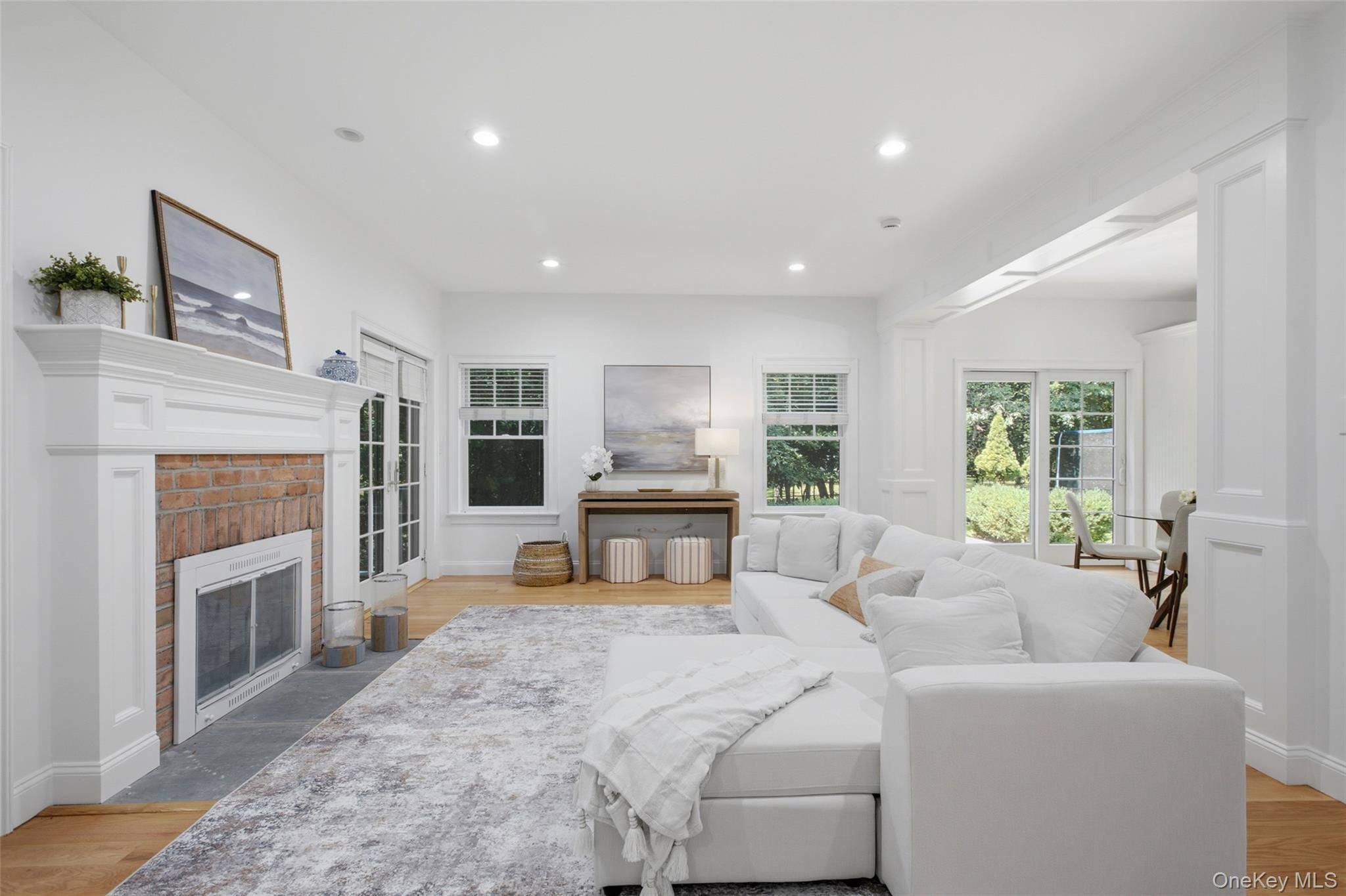 17 Nadworny LN, Stony Brook, NY 11790