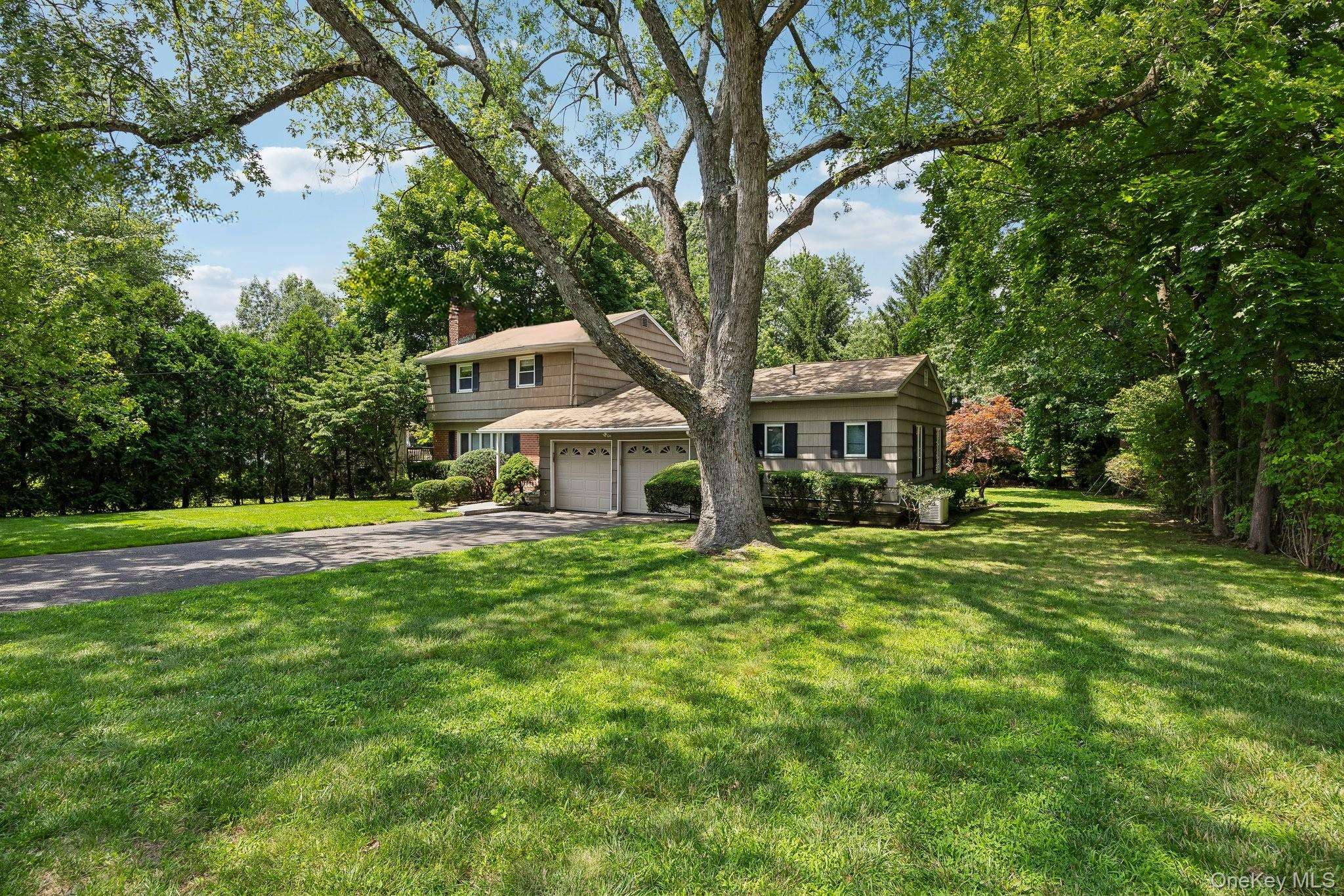 4 Holly LN, Rye Brook, NY 10573