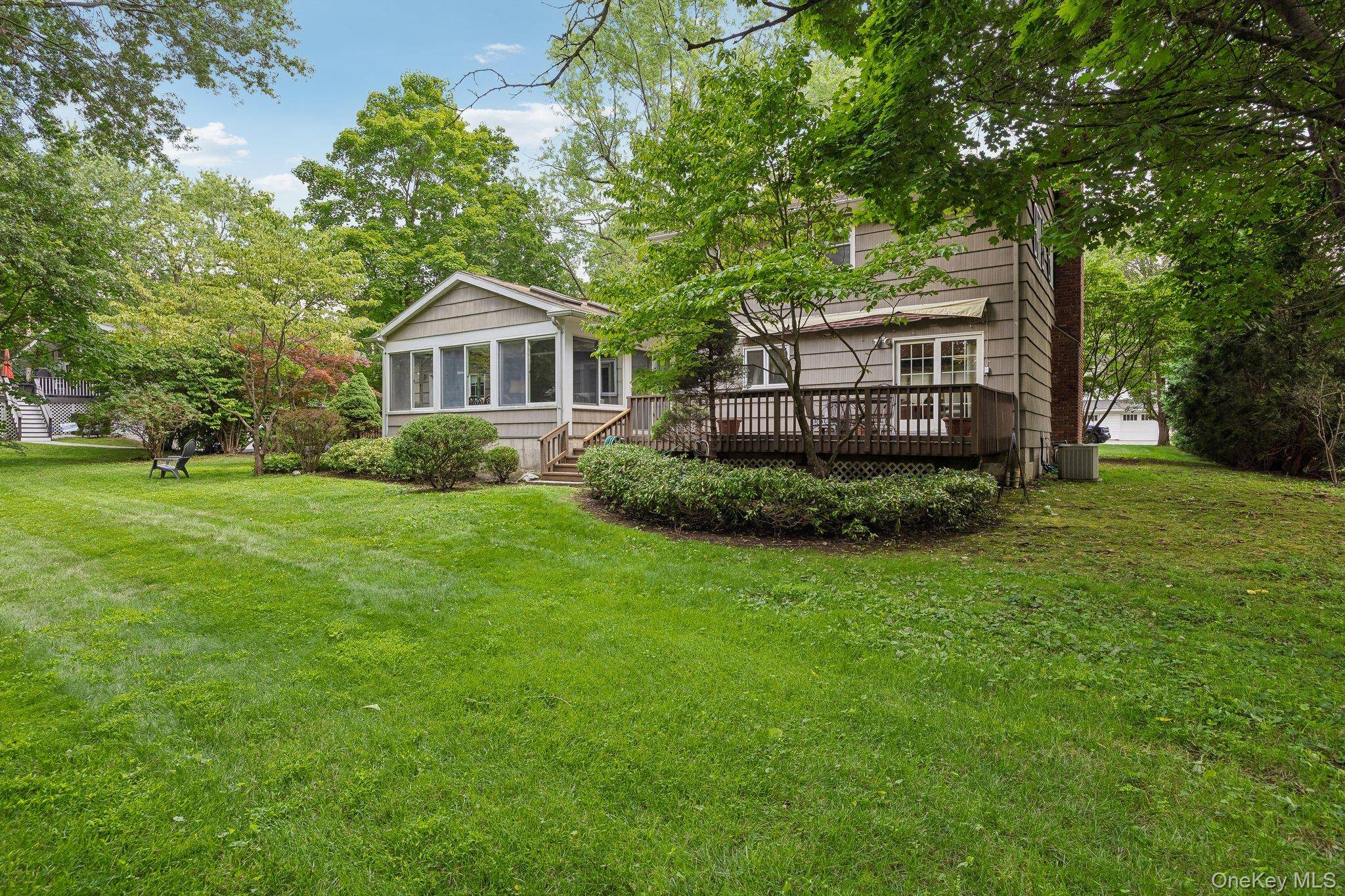4 Holly LN, Rye Brook, NY 10573