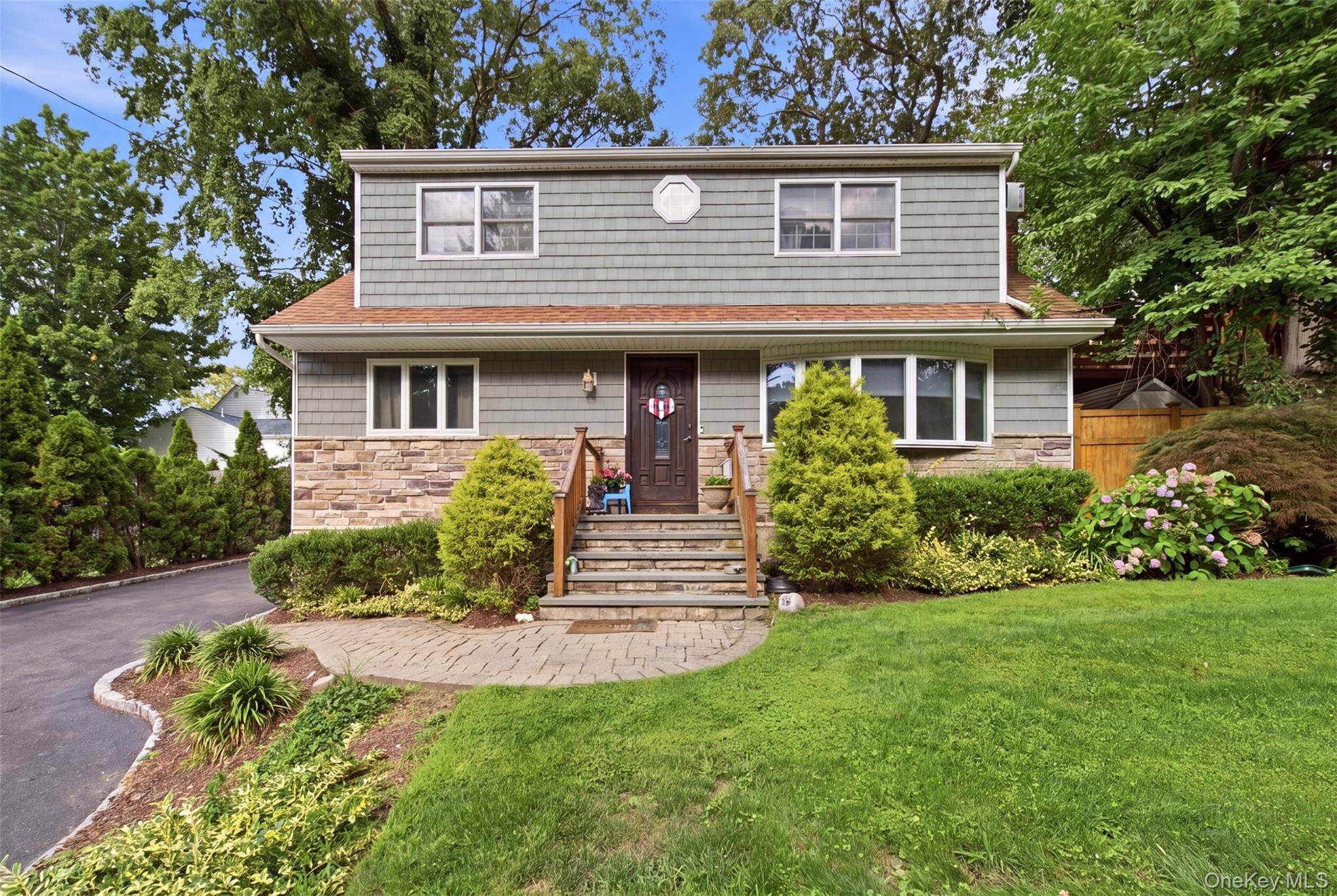 46 Catherine ST, East Northport, NY 11731