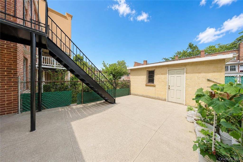 2007 E 28th ST, Brooklyn, NY 11229