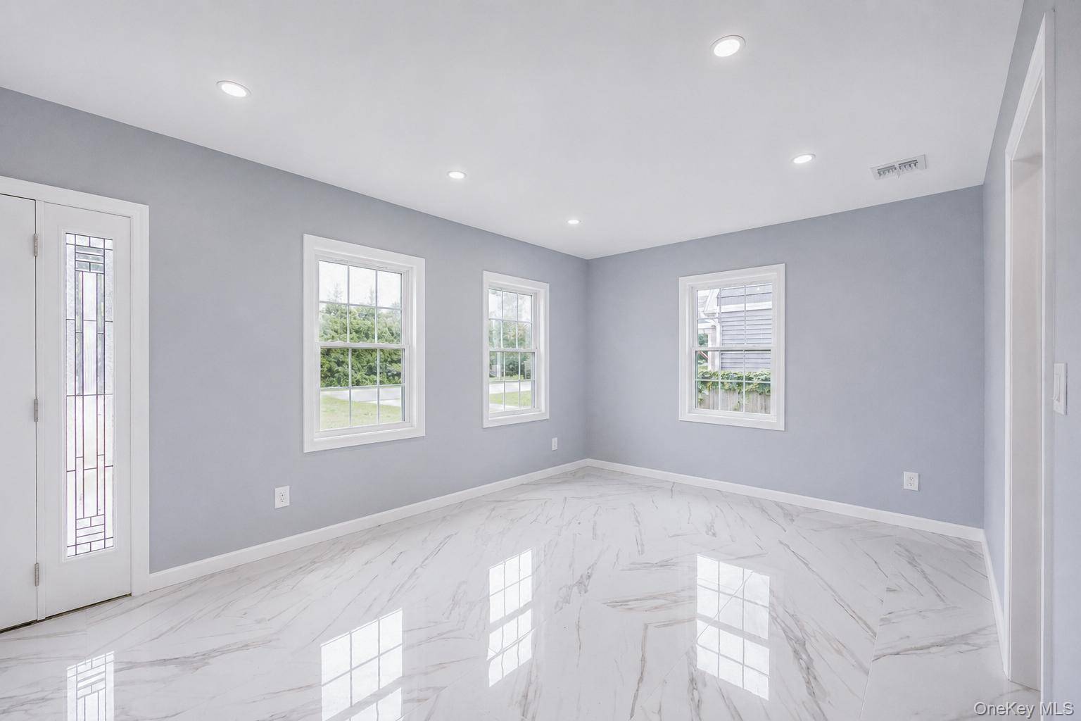 306 Greeley AVE, Sayville, NY 11782