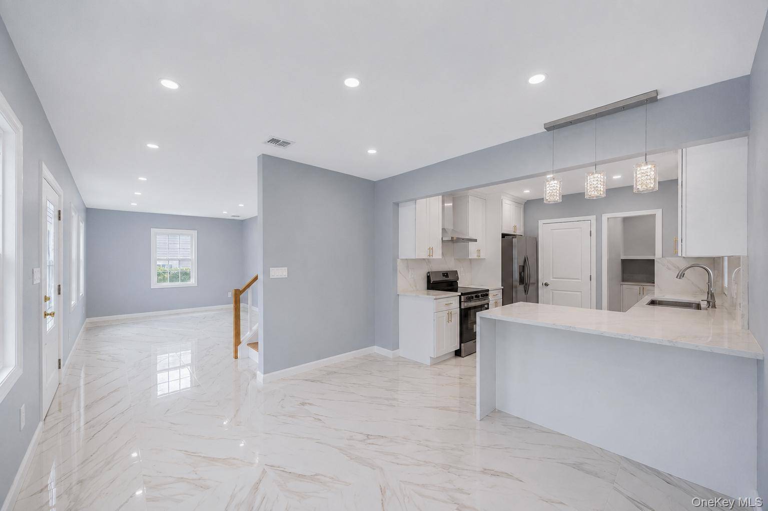 306 Greeley AVE, Sayville, NY 11782