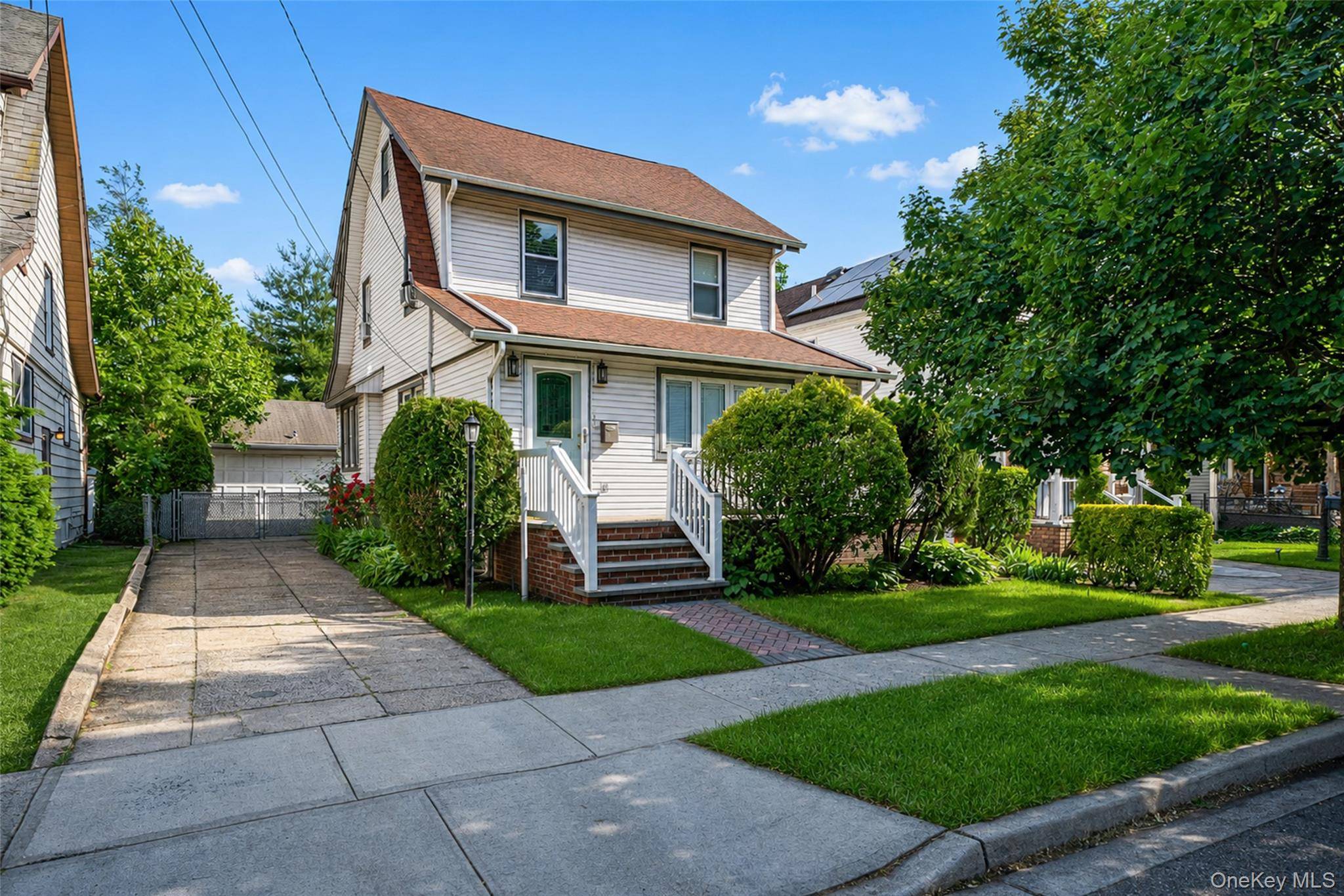 214 Lowell AVE, Floral Park, NY 11001