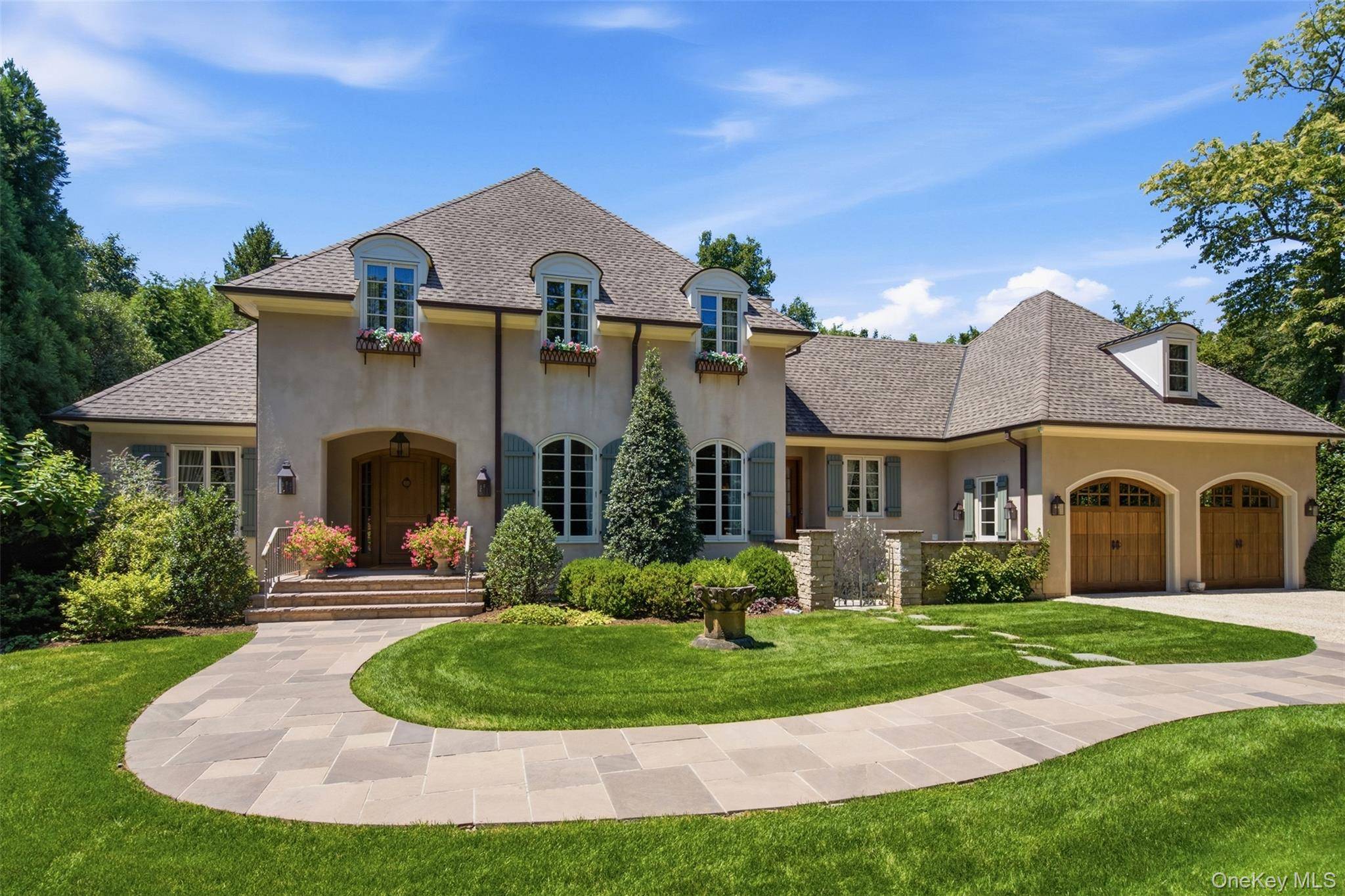 5 Puritan PL, Huntington, NY 11743