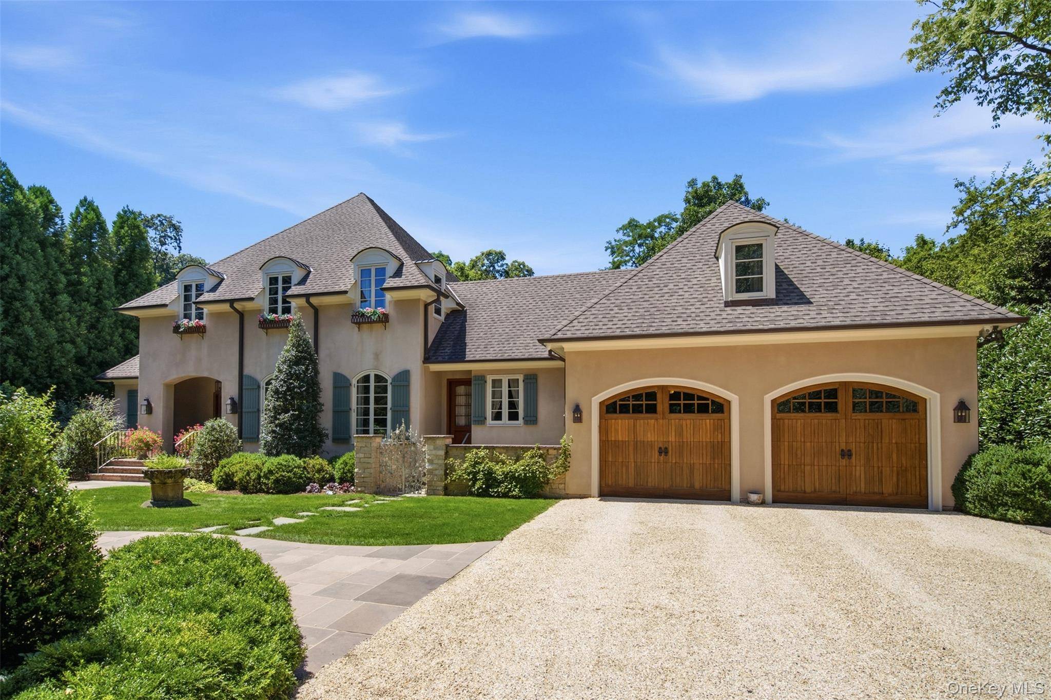 5 Puritan PL, Huntington, NY 11743