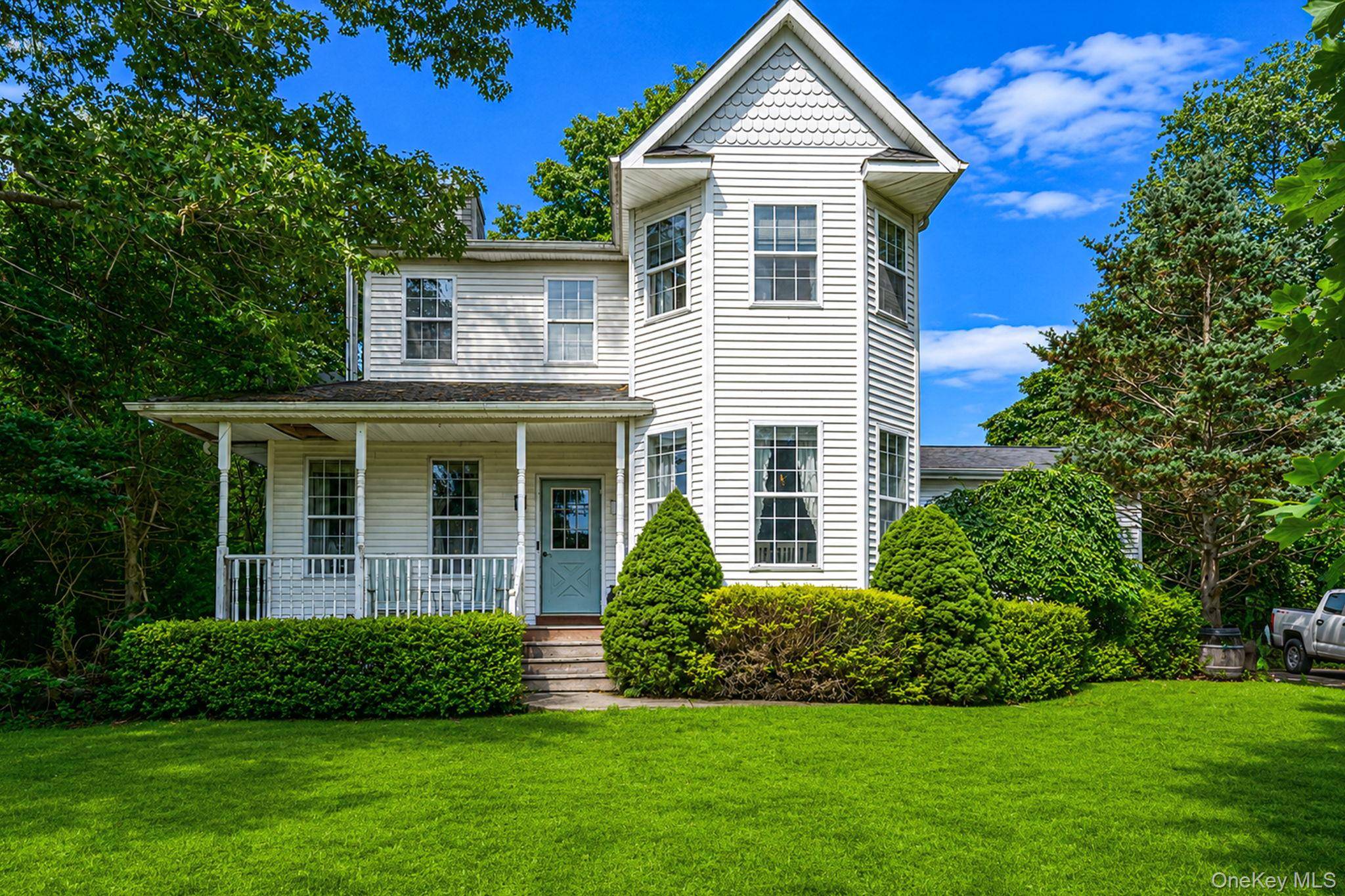 138 Holiday BLVD, Center Moriches, NY 11934