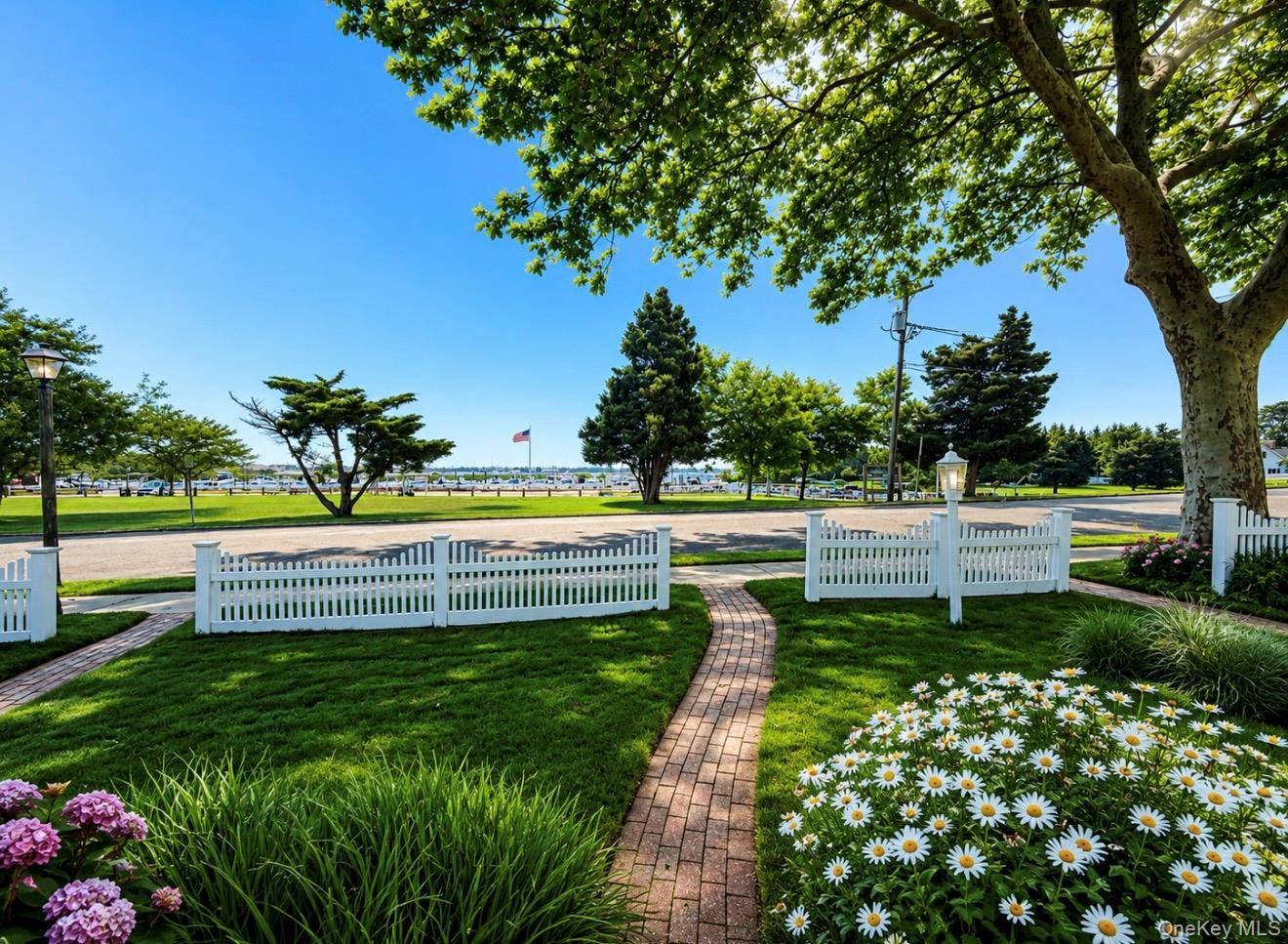 35 Library Avenue #8 R, Westhampton Beach, NY 11978