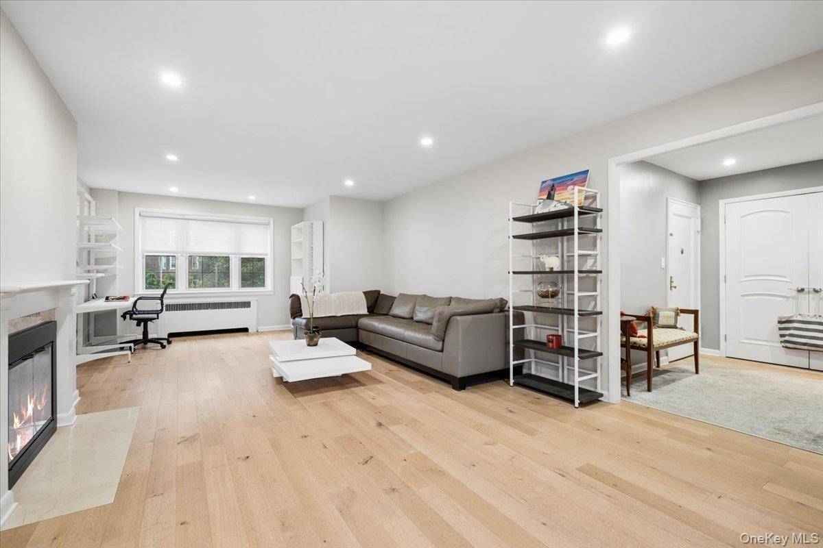 7 Chateaux CIR #7F, Scarsdale, NY 10583