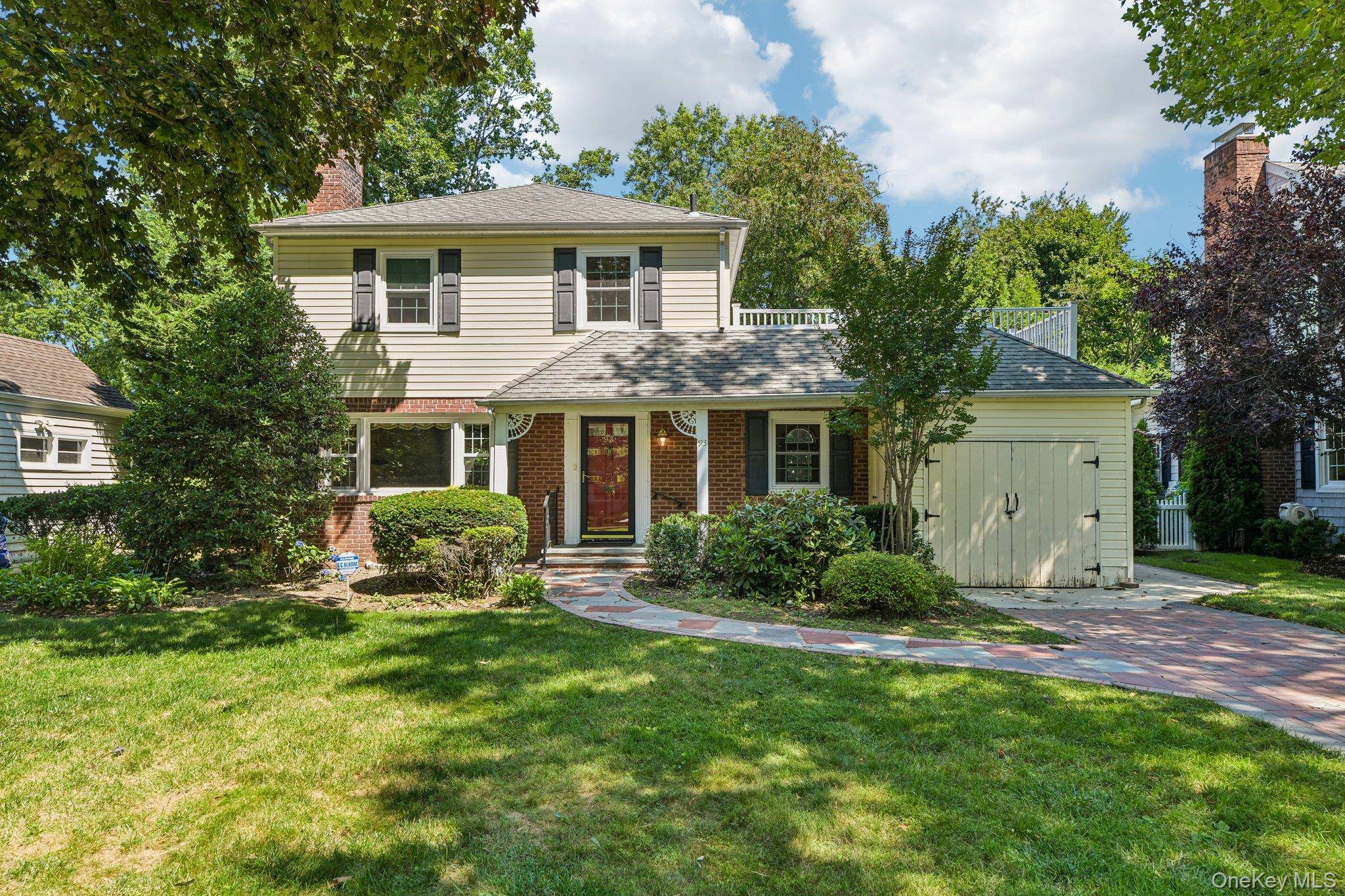 93 Transverse RD, Garden City, NY 11530