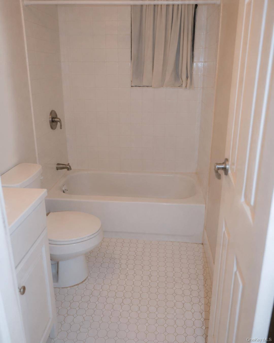 15 Harrison AVE ##57G, Amityville, NY 11701