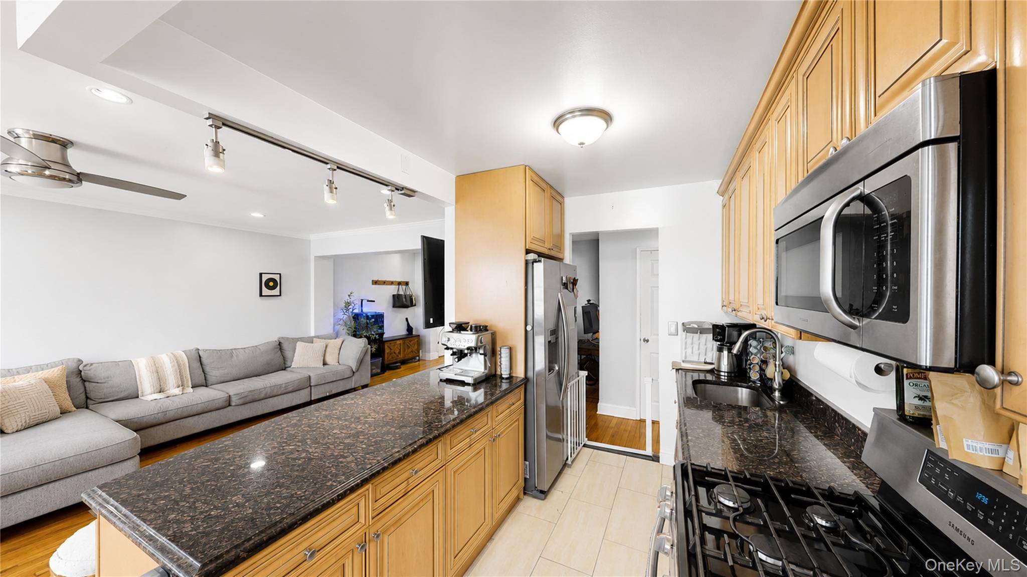 1 Sadore LN #3X, Yonkers, NY 10710