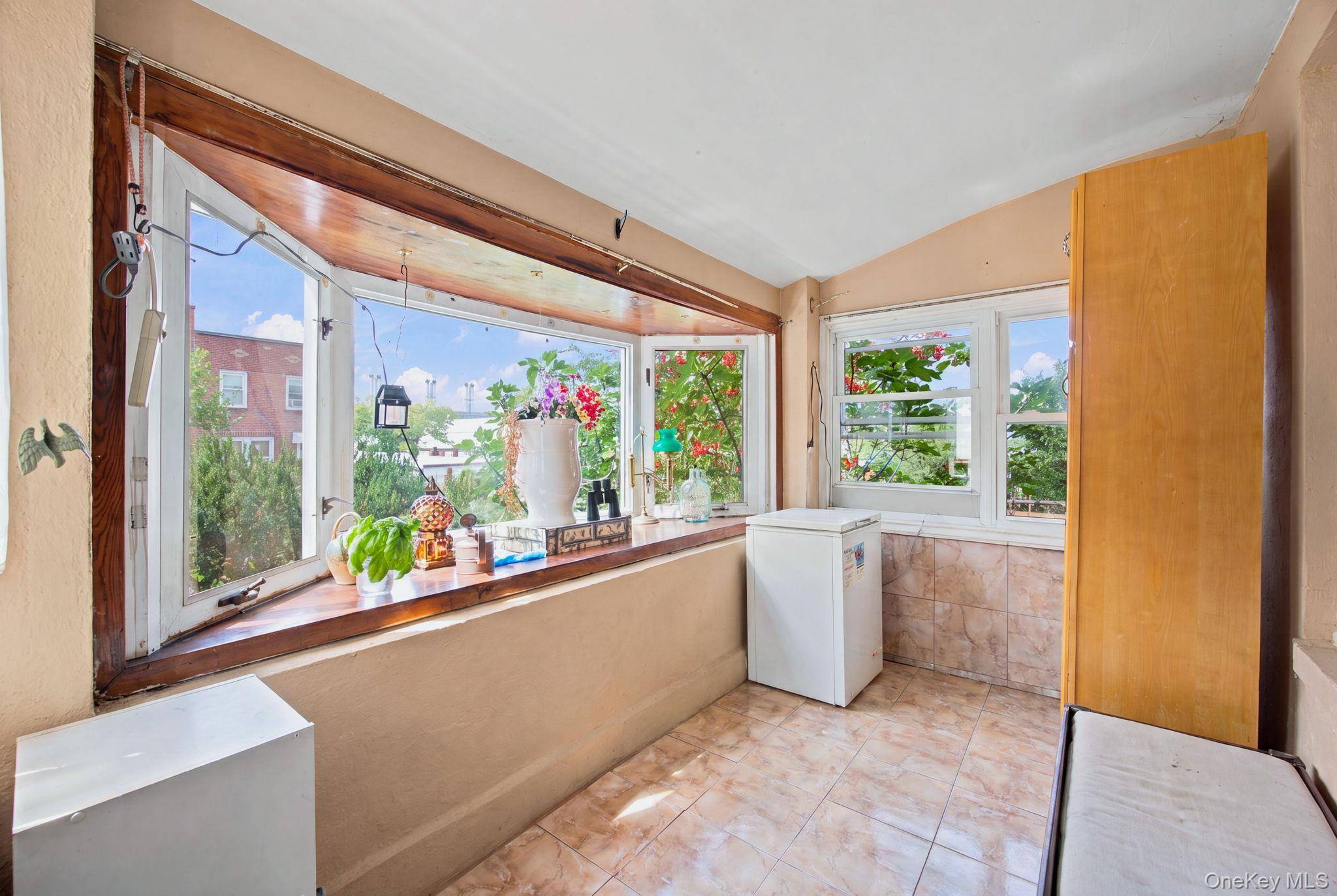 2005 26th ST, Astoria, NY 11105