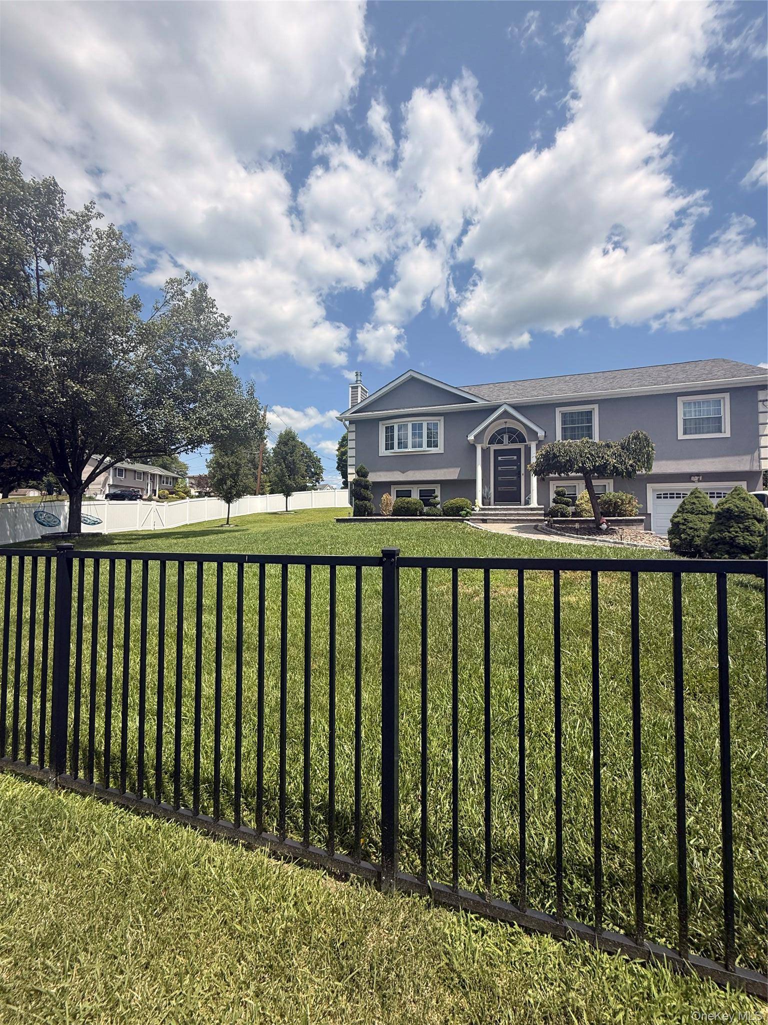 14 Larchwood DR, Goshen, NY 10924