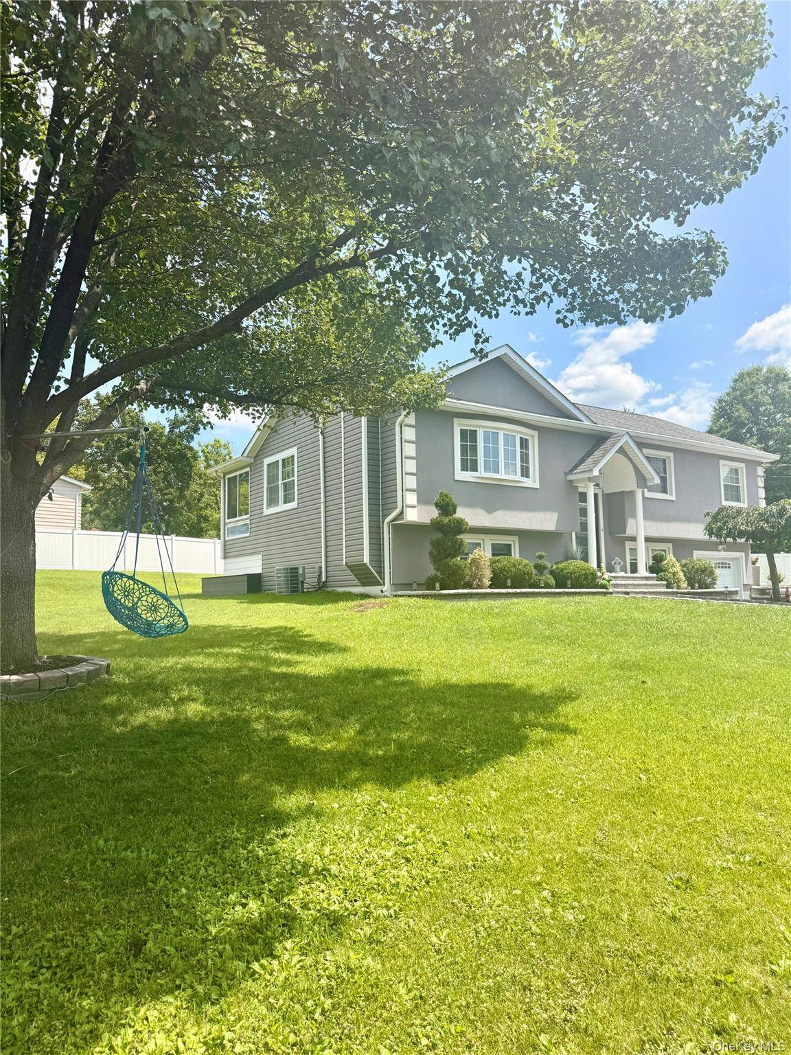 14 Larchwood DR, Goshen, NY 10924