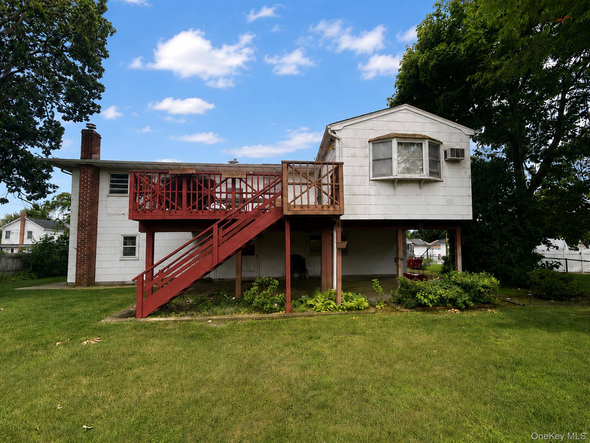 344 47th ST, Lindenhurst, NY 11757