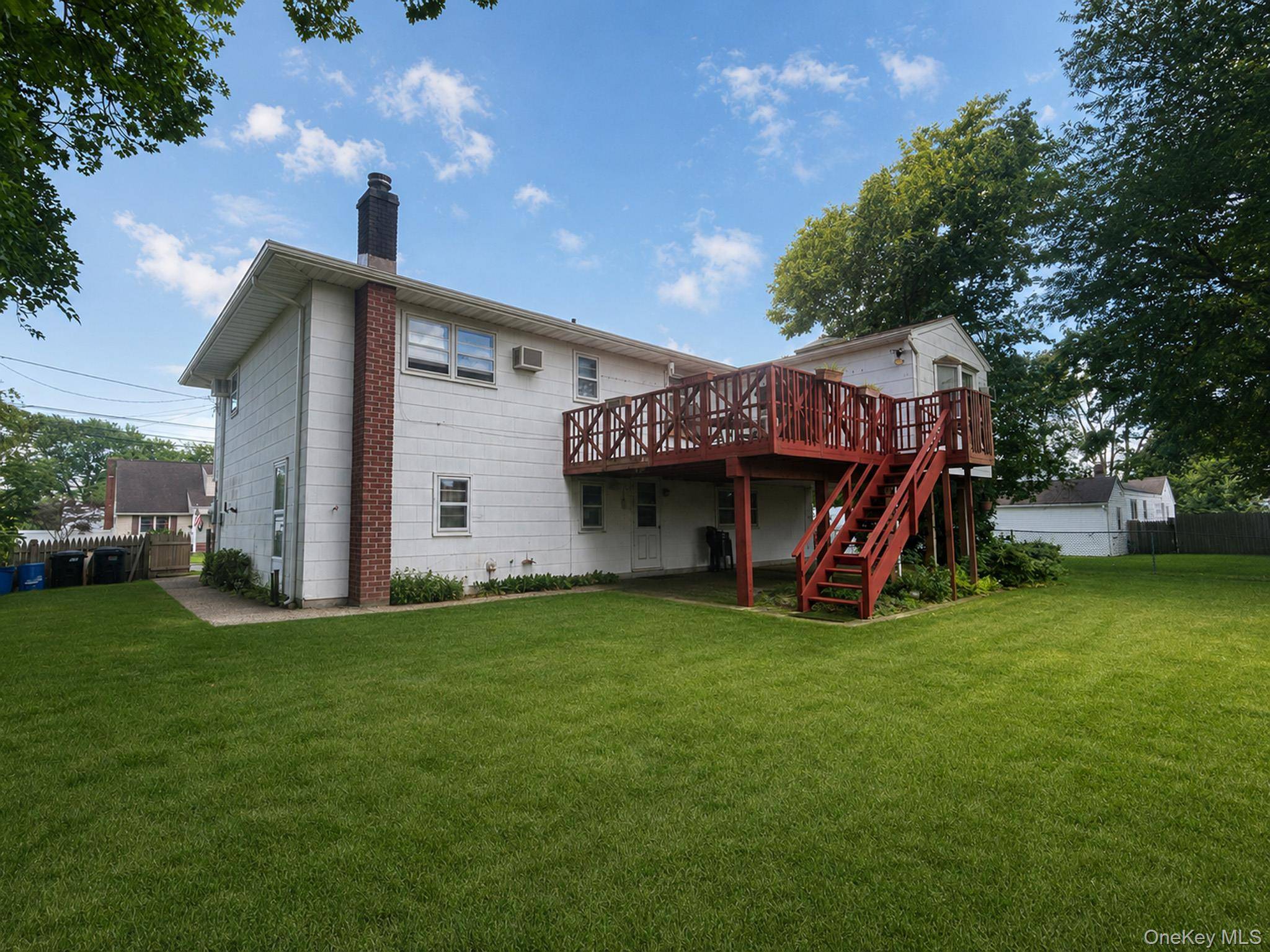 344 47th ST, Lindenhurst, NY 11757