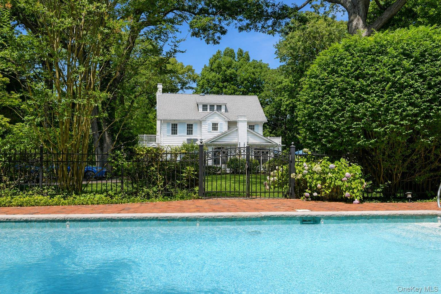 2 Kaiser Hill RD, Huntington Bay, NY 11743