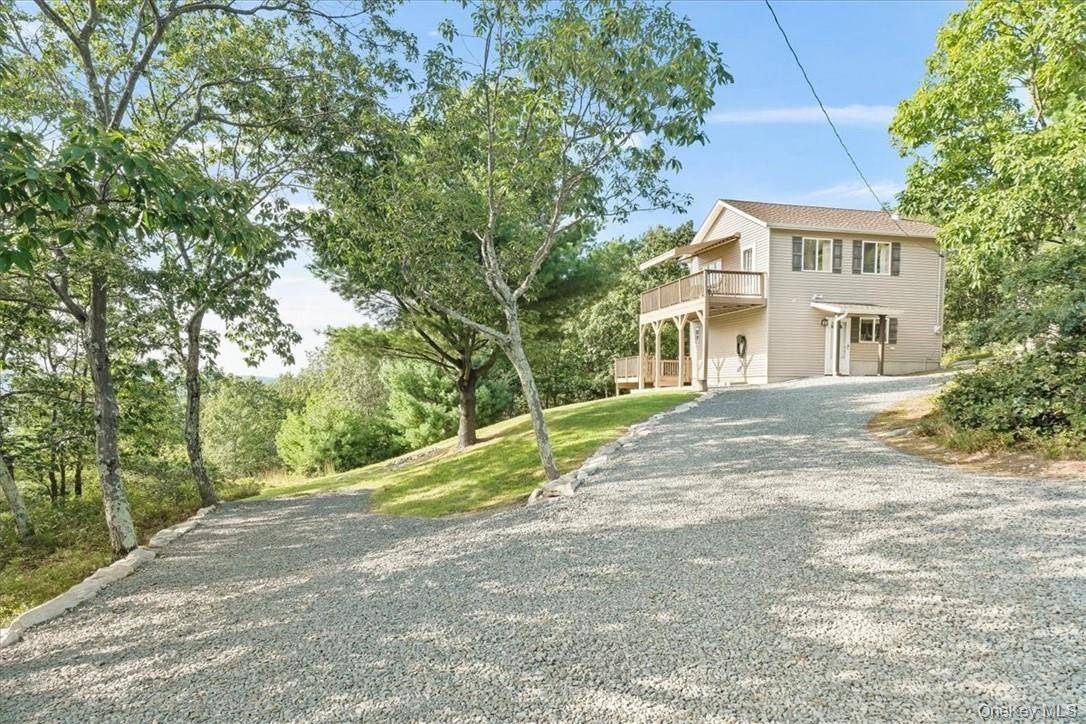 96 Treetops TRL, Bloomingburg, NY 12721