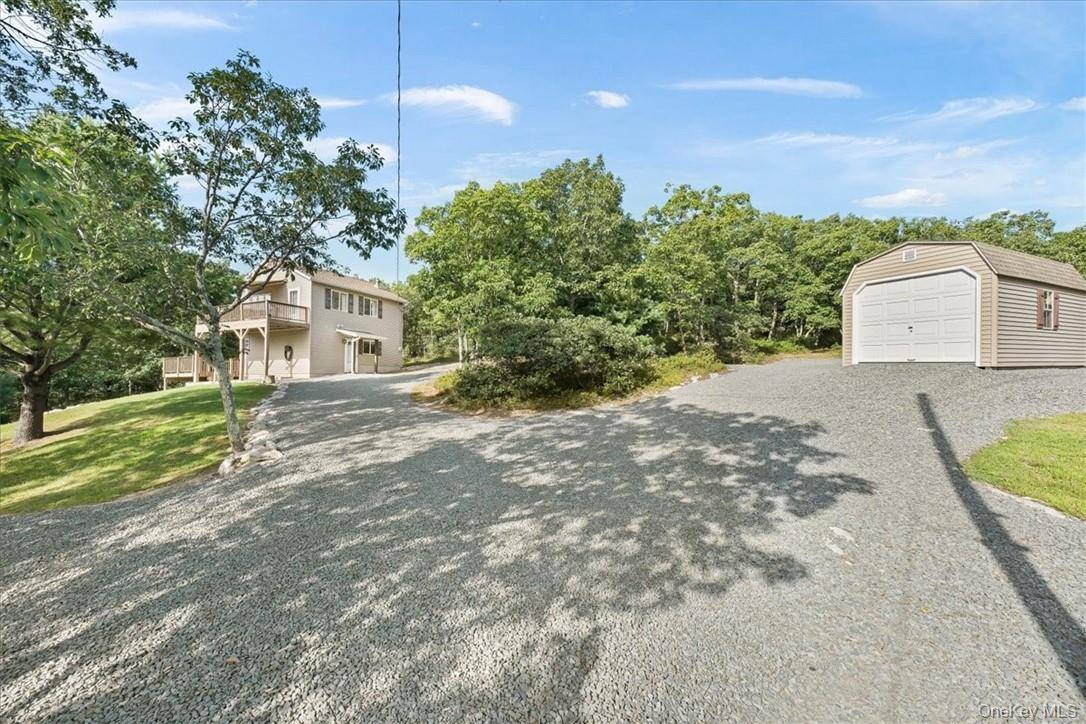 96 Treetops TRL, Bloomingburg, NY 12721