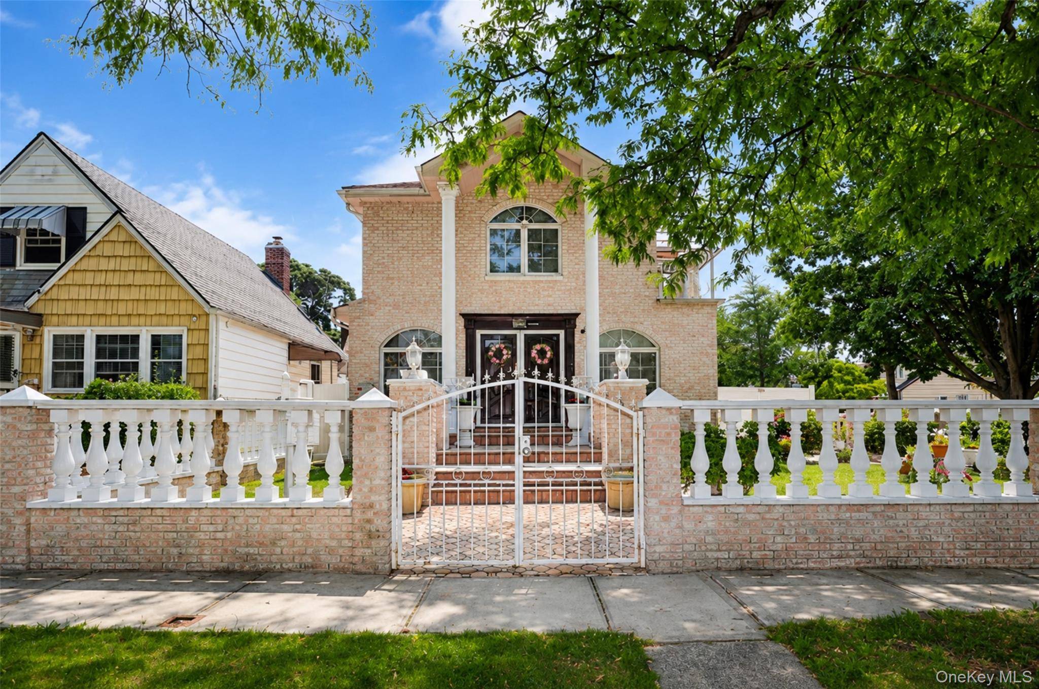 265-04 79th AVE, Glen Oaks, NY 11004