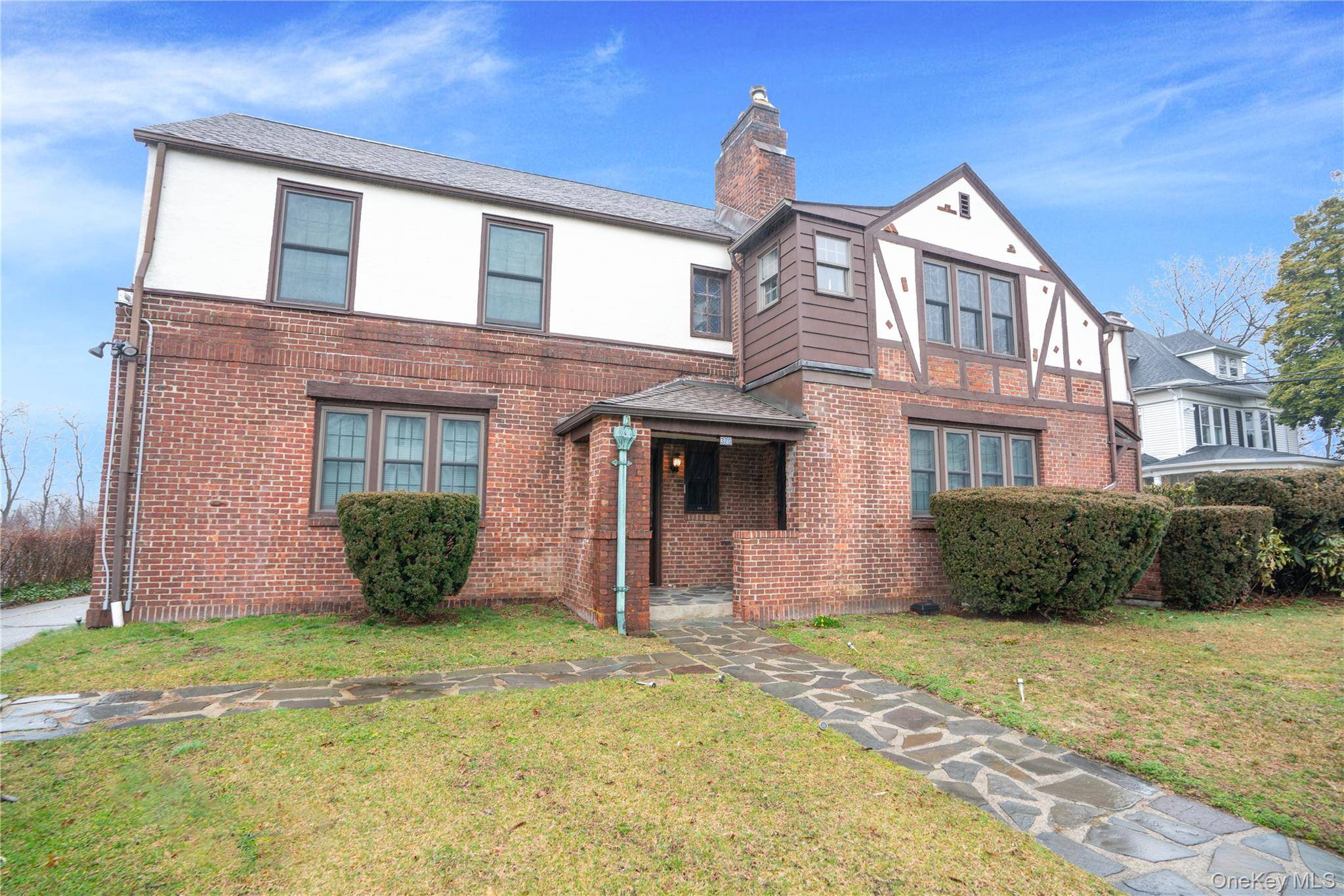 320 Simpson PL, Peekskill, NY 10566