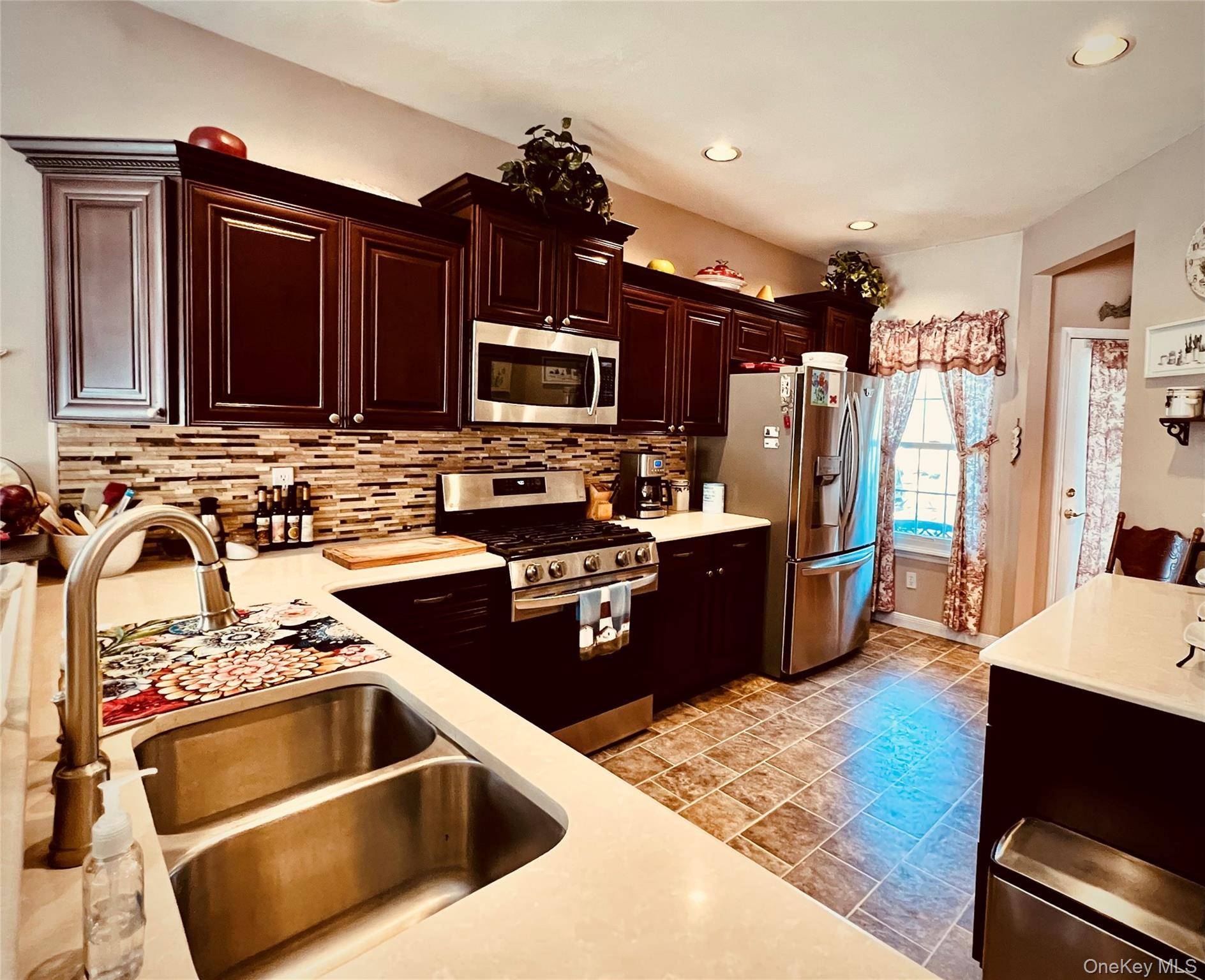 149 Windward CT, Port Jefferson, NY 11777