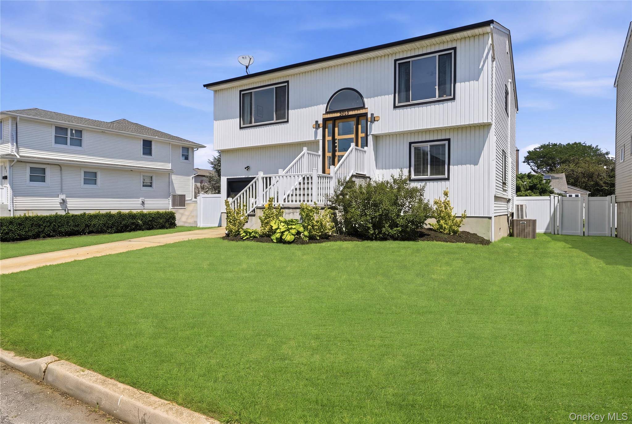 2569 Seminole AVE, Seaford, NY 11783
