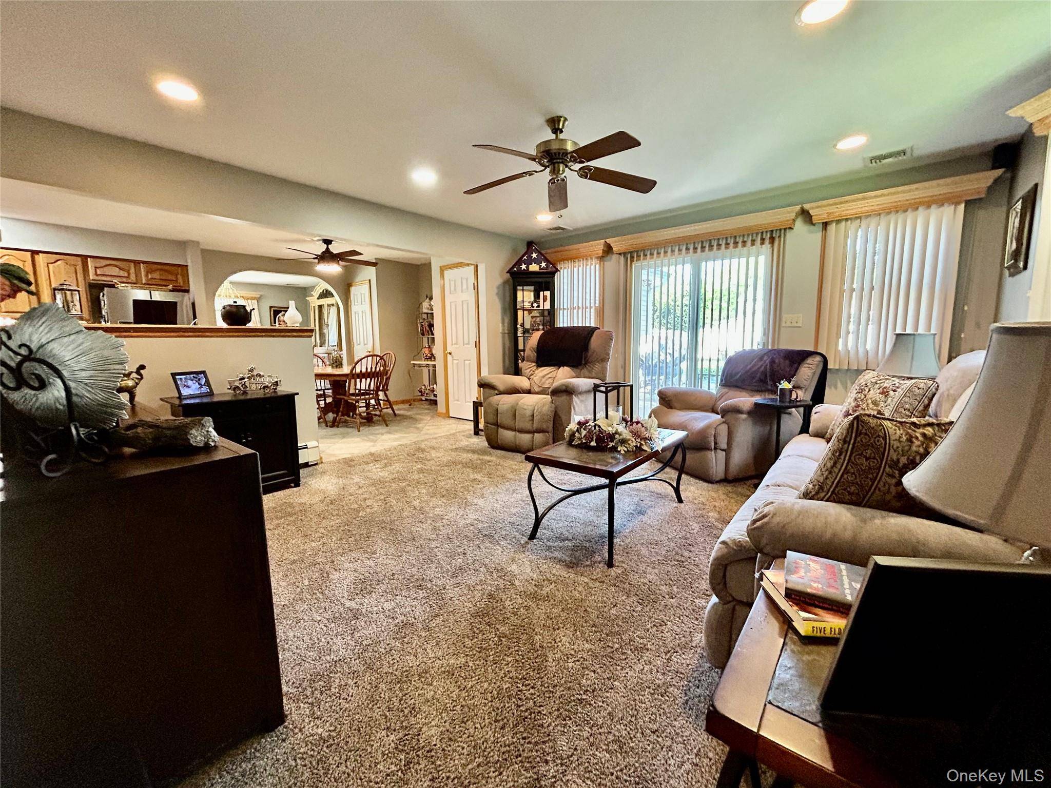 19 Sandpiper LN, Coram, NY 11727